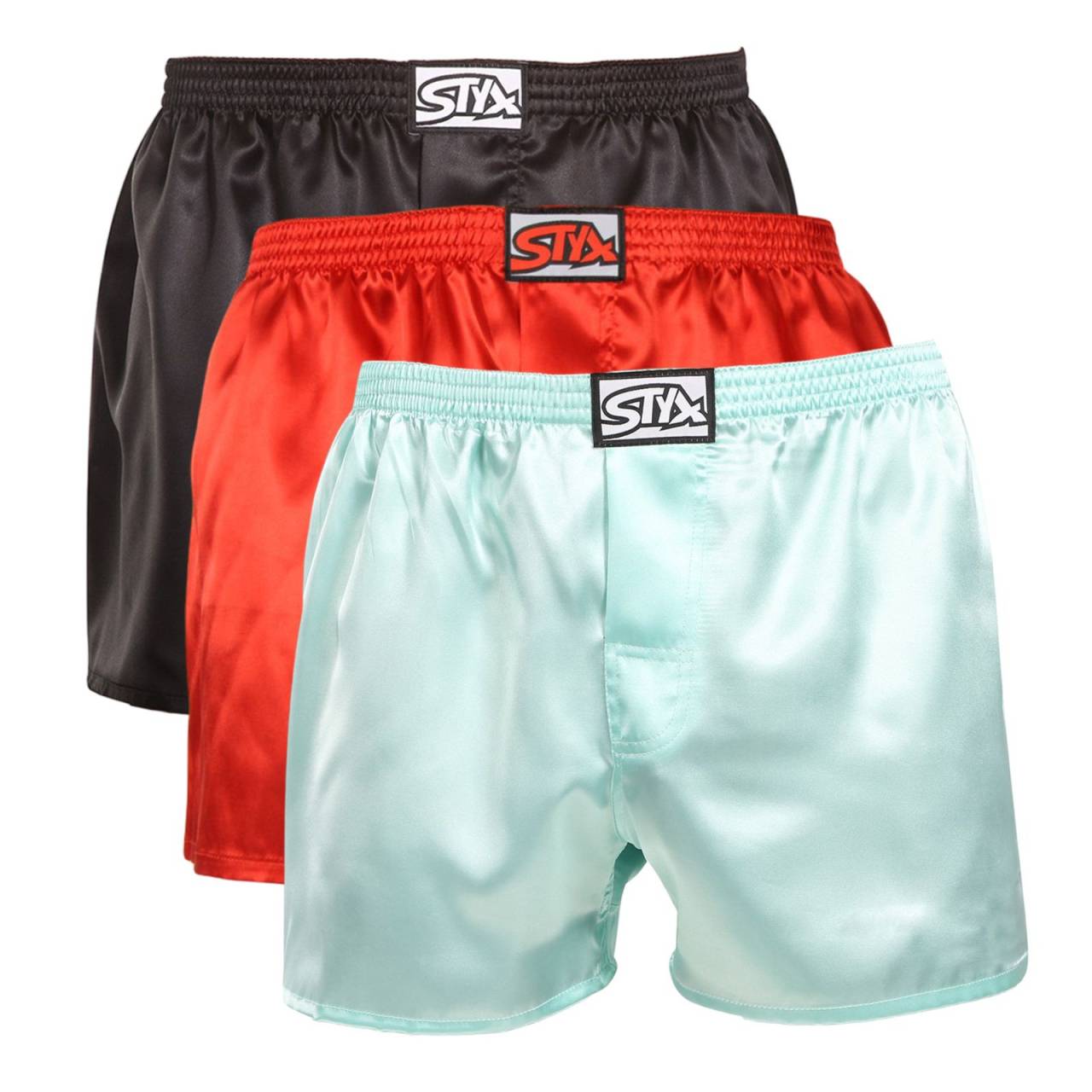 3PACK pánske trenky Styx klasická guma saténové viacfarebné (3C06302) L, trenírky.
Zažite dokonalé pohodlie s pánskymi saténovými šortkami Styx v sexi čiernej farbe.
Prvotriedny materiál a spracovanie
Šortky sú vyrobené z polyesterového saténu, ktorý prináša niekoľko kľúčových výhod.
Moderný dizajn pre štýlových mužov
Čierna farba s miernym leskom dodáva týmto šortkám nadčasový a elegantný vzhľad.
Prečo by vám saténové šortky Styx nemali chýbať v šatníku

Elegantný dizajn: Saténový povrch a čierna farba prinášajú jedinečný štýl.
Maximálne pohodlie: Ľahký materiál a voľný strih vám zabezpečia pohodlie počas celého dňa.
Podpora českej výroby: Kupujete výrobok s pečaťou kvality z Českej republiky.

Spodná bielizeň Styx je jednou z najobľúbenejších
Česká značka Styx je medzi zákazníkmi známa najmä vďaka svojej spodnej bielizni s neotrelými vzormi vo výrazných farbách.
Ako sa starať o saténové šortky Styx?
Aby ste sa vo svojich obľúbených šortkách cítili pohodlne čo najdlhšie, odporúčame dodržiavať tieto tipy.

Pranie.
Sušenie: Sušenie v sušičke sa neodporúča.
Žehlenie: V prípade potreby môžete šortky žehliť pri nižšej teplote.

Tip: Nájsť ten správny kúsok spodnej bielizne, ktorý vám dokonale padne, je niekedy náročné.