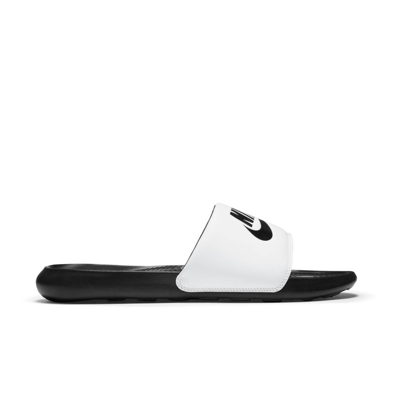 Nike Victori One 44.