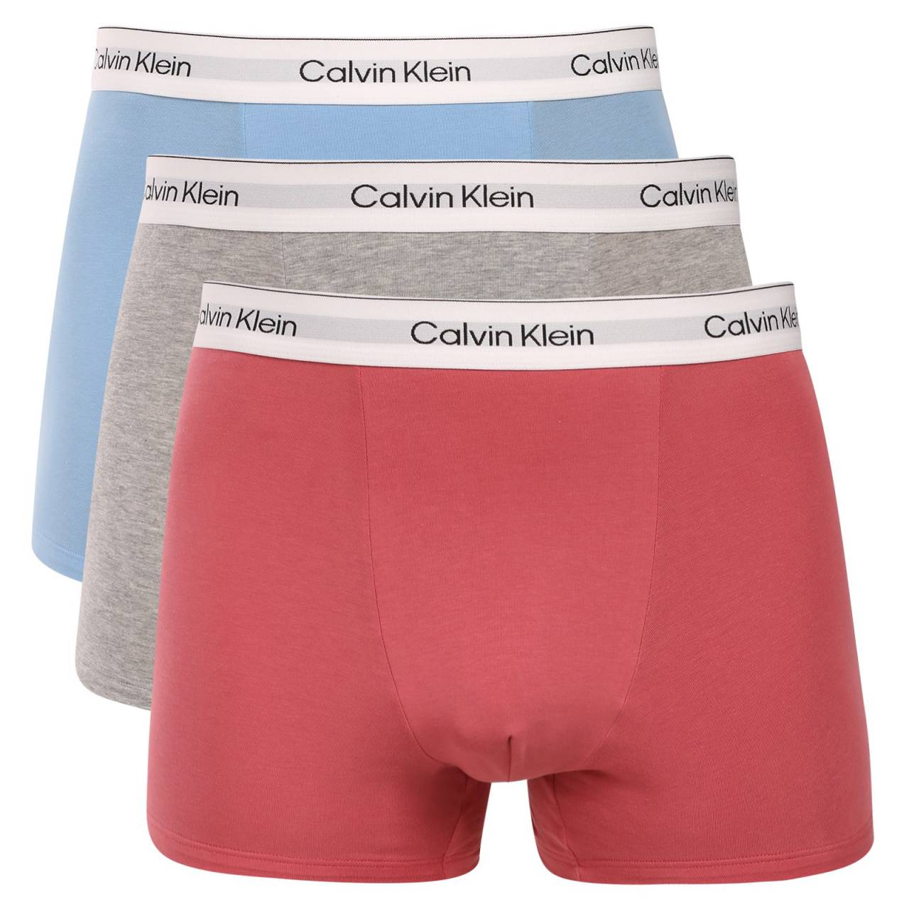 3PACK pánske boxerky Calvin Klein viacfarebné (NB4286-TKM) 4XL, trenky.
Užívajte si maximálne pohodlie a luxus s pánskymi boxerkami Calvin Klein.
Kvalitný materiál pre celodenné pohodlie
Tieto boxerky sú vyrobené z prvotriednej zmesi bavlny a elastanu.
Elegantný dizajn a praktický strih
Tkaná guma s kontrastným logom Calvin Klein vytvárajú štýlový a nadčasový vzhľad.
Prečo si zamilujete boxerky Calvin Klein

Prvotriedny materiál: Kombinácia bavlny a elastanu zaručuje mäkkosť, priedušnosť a elasticitu pre maximálne pohodlie počas celého dňa.


Štýlový dizajn: Ikonické logo Calvin Klein s vyšívanou gumou dodáva boxerkám elegantný vzhľad vhodný na každú príležitosť.


Praktický strih: dlhšie nohavice a prispôsobivý strih poskytujú väčšie pohodlie a voľnosť pohybu, ideálne na bežné nosenie, do práce aj na voľný čas.

Spodnú bielizeň Calvin Klein milujú ľudia na celom svete
Pánska spodná bielizeň Calvin Klein patrí k stáliciam módneho priemyslu.
Ako sa starať o boxerky Calvin Klein
Aby si vaše nové boxerky zachovali svoj vzhľad a kvalitu čo najdlhšie, dodržiavajte tieto jednoduché pokyny:

Pranie: Perte ich pri maximálnej teplote 30 °C.


Sušenie: Sušenie v bubnovej sušičke sa neodporúča - najlepšou voľbou je sušenie na vzduchu.


Žehlenie: Boxerky nie je potrebné žehliť, čím ušetríte čas a námahu.

Tip: Hľadanie obľúbenej spodnej bielizne môže byť beh na dlhé trate, preto chceme, aby vám obľúbené kúsky dlho vydržali.