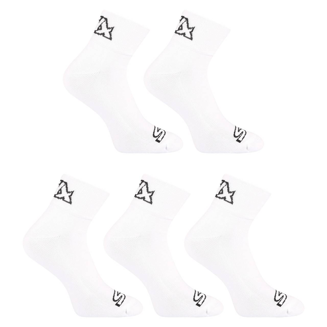5PACK ponožky Styx členkové biele (5HK1061) L.
Užite si maximálne pohodlie s členkovými ponožkami Styx, ktoré sú vyrobené z kvalitných materiálov a navrhnuté tak, aby poskytovali oporu pri každodennom nosení. Tieto ponožky sú skvelou voľbou pre výlet s kamarátmi aj dlhý pracovný deň.
Odolný a kvalitný materiál
Ponožky Styx obsahujú vysoký podiel bavlny, ktorá zaisťuje mäkkosť a priedušnosť, zatiaľ čo ostatné zložky dodávajú ponožkám odolnosť a pružnosť.
Praktický dizajn na každý deň
Členkové ponožky Styx majú jednoduchý dizajn, ktorý je spestrený logom Styx na členku a špičke.
Prečo by ste mali vyskúšať ponožky Styx

Mäkkosť a priedušnosť: Vďaka vysokému obsahu bavlny zostanú vaše nohy svieže a pohodlné po celý deň.


Pružnosť a odolnosť: Polyamid a elastan zabezpečujú, že ponožky skvele sedia a dlho vydržia.


Vyrobené v Českej republike: Vysokokvalitná česká výroba, ktorá zaručuje spoľahlivosť a odolnosť.

Spodná bielizeň Styx je jednou z najobľúbenejších
Česká značka Styx je medzi zákazníkmi známa najmä vďaka svojej spodnej bielizni s výraznými vzormi, ktoré majú dokonale mladistvý vzhľad.
Ako sa starať o ponožky Styx
Aby vám obľúbené ponožky dlho vydržali, venujte pozornosť aj ich praniu.

Pranie: Odporúčame prať pri teplote 40 °C, aby si ponožky zachovali svoju kvalitu a tvar.


Sušenie a žehlenie: Neodporúčame sušenie v sušičke ani žehlenie, aby nedošlo k poškodeniu materiálu.

Tip: Staňte sa expertom na údržbu spodnej bielizne vďaka radám v našom článku a doprajte svojim obľúbeným kúskom starostlivosť, ktorú si zaslúžia.