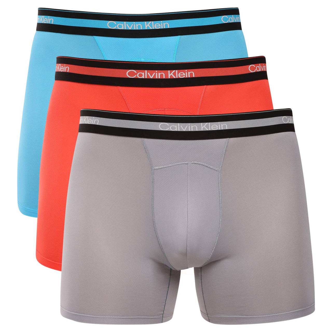 3PACK pánske boxerky Calvin Klein viacfarebné (NB4537-U2U) M, trenky.
Chcete boxerky, ktoré ponúkajú maximálne pohodlie, moderný dizajn a špičkovú kvalitu?
Prvotriedny materiál pre celodenné pohodlie
Tieto boxerky sú vyrobené z kombinácie polyesteru a elastanu, čo poskytuje dokonalú kombináciu mäkkosti, pružnosti a odolnosti.
Moderný dizajn a dokonalý strih
Minimalistický vzhľad s elastickým pásom dopĺňa logo Calvin Klein, ktoré dodáva boxerkám luxusný a sofistikovaný štýl.
Prečo si boxerky Calvin Klein zamilujete?

Ľahký a priedušný materiál: Ideálne na každodenné nosenie aj náročné športové aktivity.
Dlhšia nohavička: Poskytuje lepšie krytie a oporu, nezhrňuje sa a neškrtí.
Rýchloschnúce a odolné: Ideálne na aktívny životný štýl.
Nadčasový dizajn: minimalistický dizajn a luxusný vzhľad značky Calvin Klein.

Spodnú bielizeň Calvin Klein milujú ľudia na celom svete.
Pánska spodná bielizeň Calvin Klein patrí k stáliciam módneho priemyslu.
Ako sa starať o boxerky?
Aby si vaše boxerky zachovali dokonalý tvar a kvalitu čo najdlhšie, dodržiavajte tieto pokyny:

Praní: Doporučujeme prát na 30 °C s jemným pracím prostředkem.
Žehlení: Nedoporučuje se, aby nedošlo k poškození materiálu.
Sušenie: Sušenie v sušičke sa neodporúča, radšej sušte voľne na vzduchu.

Tip: Nájsť ten správny kus spodnej bielizne, ktorý vám dokonale padne, môže byť náročné.