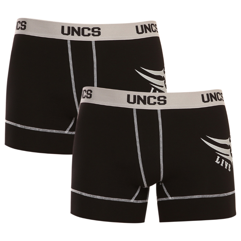 2PACK pánske boxerky UNCS Wings III S, trenky.
Pánske boxerky UNCS sú navrhnuté tak, aby poskytovali maximálne pohodlie a atraktívny dizajn vo všetkých veľkostiach.
Materiály, ktoré sa prispôsobia vašim potrebám
Tento model boxeriek je vyrobený z kvalitnej zmesi bavlny a elastanu, ktorá zaručuje maximálny komfort aj pri celodennom nosení.
Moderný strih a výrazný dizajn
Boxerky UNCS majú dlhšie nohavičky, ktoré zabraňujú treniu a poskytujú extra podporu pri pohybe.
Prečo by ste mali vyskúšať boxerky UNCS

Štýlový potlač: Moderný dizajn s kontrastnými prvkami dodáva boxerkám atraktívny vzhľad.
Dlhšie nohavičky: Poskytujú pohodlie a minimalizujú trenie pri pohybe.
Vytkávaná guma s logom UNCS: Pohodlný pás, ktorý pevne drží, ale zároveň netlačí.

Spodná bielizeň UNCS pre milovníkov extravagancie
Spodná bielizeň pre mužov od značky UNCS vyniká predovšetkým pohodlnými materiálmi a jednoduchými strihmi.
Ako sa starať o svoje boxerky UNCS?
Aby ti boxerky vydržali dlho ako nové, odporúčame dodržiavať nasledujúce pokyny na údržbu.

Pranie: Odporúčame prať na 30 °C s jemnými pracími prostriedkami, aby si materiál zachoval svoju kvalitu.
Sušenie: Nesuš v sušičke – odporúčame sušenie na vzduchu, najlepšie v tieni, aby farby nevybledli a materiál zostal mäkký.
Žehlenie:Boxerky môžeš žehliť na najnižší stupeň, ale nie je to potrebné.

 
Tip: Staňte sa odborníkom na údržbu spodnej bielizne vďaka radám v našom článku a doprajte svojim obľúbeným kúskom starostlivosť, ktorú si zaslúžia.