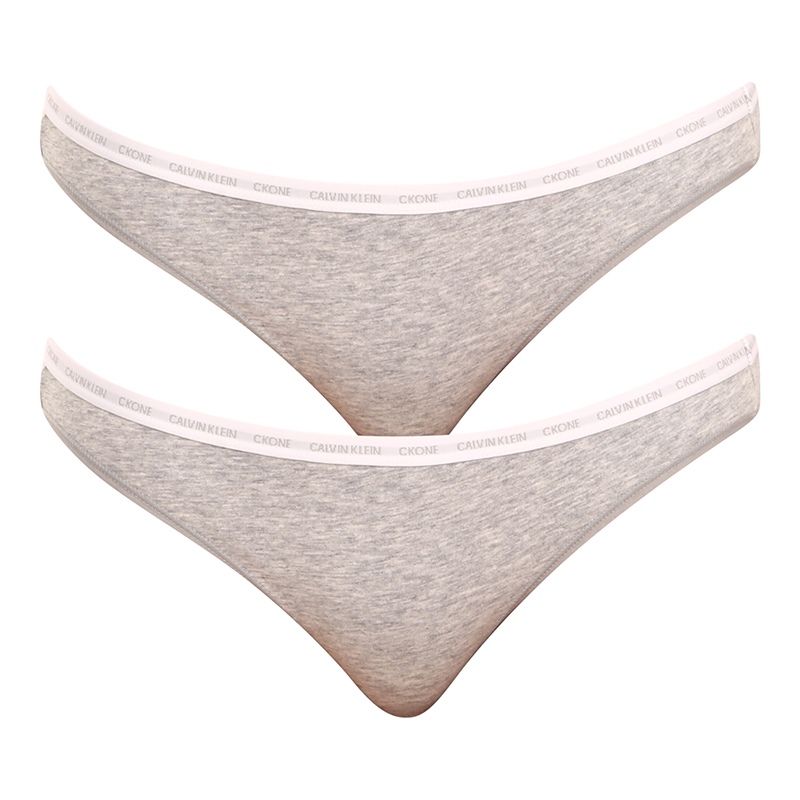 2pack dámske nohavičky CK ONE šedé (QD3789E-8HT) M.
Tieto nohavičky Calvin Klein vyzerajú veľmi luxusne, a to nielen vďaka širokej všitej gume.