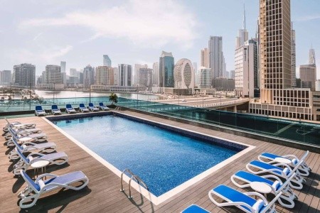 Spojené arabské emiráty Dubaj Radisson Blu Hotel, Dubai Canal View 5 dňový pobyt Bez stravy Letecky Letisko: Praha November 2026 (16/11/26-20/11/26)