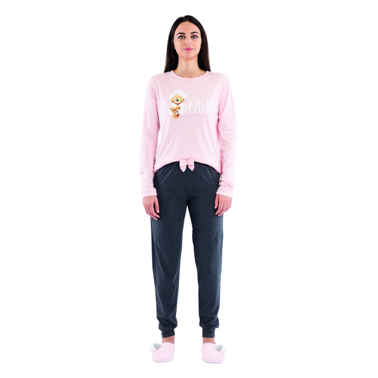 Dámske pyžamo Sorbetto Emilia viacfarebné (Emilia-pink) S.
Doprajte si čarovné večery a pokojné noci s dámskym pyžamom Sorbetto.
Mäkký materiál pre maximálny komfort
Dámske pyžamo Sorbetto je vyrobené zo zmesi bavlny a polyesteru.
Roztomilý dizajn a pohodlný strih na relaxovanie doma
Pyžamo je navrhnuté tak, aby zabezpečilo maximálne pohodlie.
Prečo si zamilujete pyžamo Sorbetto

Kombinácia štýlu a pohodlia: Roztomilý dizajn vás očarí na prvý pohľad, zatiaľ čo mäkký a priedušný materiál vám zaručí pohodlný spánok a relaxáciu doma.
Ideálne na celoročné nosenie: Vďaka dlhým rukávom a nohaviciam je pyžamo skvelou voľbou pre chladnejšie noci, ale zároveň je dostatočne ľahké na nosenie v prechodných ročných obdobiach.
Praktický a lichotivý strih: Elastický pás s ozdobnou mašľou a pohodlný strih vrchného dielu sa prispôsobí rôznym typom postavy a poskytuje maximálnu voľnosť pohybu bez kompromisov v štýle.

Spodná bielizeň Sorbetto pre všetky večne mladé ženy
Sorbetto je značka, ktorá spája taliansky štýl, dôraz na detaily a hravého ducha.
Ako sa starať o pyžamo Sorbetto
Aby vaše obľúbené pyžamo zostalo dlho v perfektnom stave, odporúčame dodržiavať tieto pokyny na údržbu.

Pranie: Odporúčame prať pyžamo pri teplote do 40 °C.
Sušenie: Ideálne je sušiť na vzduchu v tieni.
Žehlenie: Ak pyžamo potrebujete vyžehliť, použite strednú teplotu vhodnú pre bavlnu/polyester.

Tip: Staňte sa odborníkom na starostlivosť o spodnú bielizeň vďaka tipom v našom článku a poskytnite svojim obľúbeným kúskom starostlivosť, ktorú si zaslúžia.