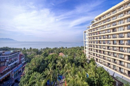Čína Hainan Sanya Chenguang Lacosta Resort 15 dňový pobyt Raňajky Letecky Letisko: Praha October 2026 ( 8/10/26-22/10/26)