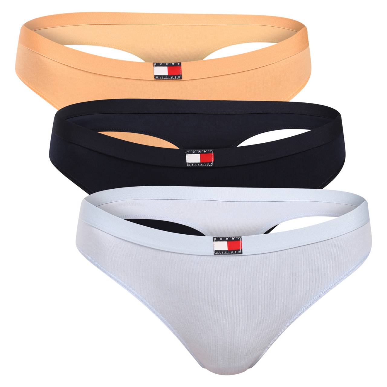 3PACK dámske tangá Tommy Hilfiger viacfarebná (UW0UW06139 0VK) M.
Hľadáte tangá, ktoré dokonale padnú väčším veľkostiam a ponúkajú štýl aj pohodlie?
Mäkká bavlna, ktorá sa prispôsobí vašim potrebám
Tanga sú vyrobené z kvalitnej bavlny s prímesou elastanu.
Nadčasový štýl, ktorý si zamilujete
Klasické farby v kombinácii s jemnou tkanou gumou, na ktorej je logo Tommy Hilfiger, dodávajú tangám športový nádych a zároveň pôsobia elegantne a žensky.
Prečo si zamilujete tangá Tommy Hilfiger

Pohodlný strih, ktorý sa prispôsobí väčším veľkostiam.
Kvalitný a priedušný bavlnený materiál.
Štýlový a zároveň praktický dizajn s elastickou gumou s ikonickým logom.

Tommy Hilfiger je značka pre všetky moderné ženy
Spodná bielizeň Tommy Hilfiger predstavuje dokonalú harmóniu medzi klasickým a moderným vzhľadom.
Ako sa starať o tangá Tommy Hilfiger
Aby vaše obľúbené tangá vydržali ako nové, odporúčame dodržiavať tieto pokyny.

Pranie: Per na 30 °C.


Sušenie: Môžeš sušiť v sušičke – zvoľ program s nízkou teplotou, ktorý chráni vlákna a elasticitu.
Žehlenie: Nežehliť – materiál je hladký a ľahko sa udržuje bez potreby žehlenia.

Tip: Staňte sa expertom na údržbu spodnej bielizne vďaka radám v našom článku a doprajte svojim obľúbeným kúskom starostlivosť, ktorú si zaslúžia.