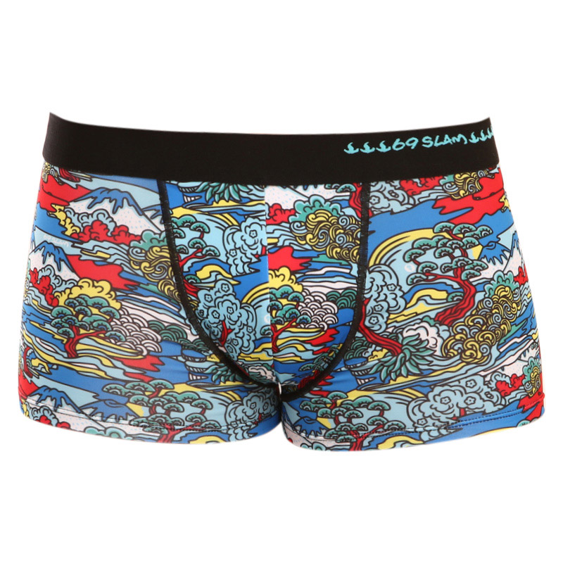 Pánske boxerky 69SLAM hip japanese view (MSYJPE-PO) L, trenky.
Vstúpte do sveta, kde sa pohodlie stretáva s originalitou!
Mikrovlákno, ktoré vás presvedčí na prvý dotyk
Boxerky sú vyrobené z umelých vlákien (kombinácia polyesteru a spandexu) - táto zmes vytvára dokonale mäkký, pružný a prispôsobivý materiál.
Výrazný dizajn a premyslený strih na aktívne dni
Boxerky 69SLAM vás na prvý pohľad zaujmú svojím jedinečným vzhľadom, originálnymi vzormi a príjemnými farbami.
Prečo by boxerky 69SLAM nemali chýbať vo vašom šatníku

Mikrovlákno - ľahké, elastické, rýchloschnúce.
Kratšie nohavičky, ktoré sa nikde nekrčia.
Výrazný dizajn s originálnymi vzormi.

69SLAM spodná bielizeň, ktorá vám zdvihne náladu
69SLAM je obľúbená surferská značka z Bali, ktorá oslavuje život, umenie, kreativitu, dizajn a farby v každom detaile.
Ako sa starať o boxerky 69SLAM
Dodržiavaním týchto jednoduchých krokov zabezpečíte, že vaše boxerky 69SLAM budú dlho vyzerať krásne, funkčné a pohodlné.

Pranie: Odporúčame ručné pranie vo vlažnej vode.


Sušenie: Nesuš v sušičke.


Žehlenie: Nežehliť.

Tip: Vaša obľúbená spodná bielizeň si zaslúži šetrné zaobchádzanie.