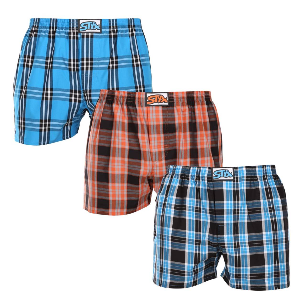 3PACK moške široke boksarice Styx klasična guma večbarvne (3A102230) M.
Privoščite si slog in udobje z moškimi kratkimi hlačami Styx v živahnih barvah in izvirnih vzorcih.
Mehak material za celodnevno udobje
Kratke hlače Styx so izdelane iz 100-odstotnega bombaža, ki zagotavlja mehkobo in zračnost tudi med celodnevnim nošenjem.
Izvirna zasnova in udobno prileganje
Kratke hlače Styx bodo zaradi drznih barv in izvirnih potiskov v vašo garderobo vnesle igrivost in edinstven slog.
Zakaj kupiti kratke hlače Styx?

Izdelano na Češkem s poudarkom na kakovosti in natančnosti.


100-odstotni bombažni material za mehkobo in udobje.


Izvirni in zabavni modeli, ki vas bodo razlikovali od drugih.

Kakovost iz Češke, to je spodnje perilo Styx
Spodnje perilo Styx je v celoti izdelano na Češkem.
Kako skrbeti za kratke hlače Styx
Da bi ohranili kakovost in udobje svojih kratkih hlač, upoštevajte naslednje smernice:

Pralnica: Perite pri najvišji temperaturi 30 °C, da barve ostanejo intenzivne, bombaž pa mehak.


Sušenje: Ne priporočamo, da jih sušite v sušilnem stroju, temveč jih pustite, da se prosto sušijo na zraku.


Likanje: Za gladek videz lahko hlače zlikate na nizki temperaturi.

Nasvet: Z nasveti v našem članku postanite strokovnjak za vzdrževanje spodnjega perila in svojim najljubšim kosom zagotovite nego, ki si jo zaslužijo.