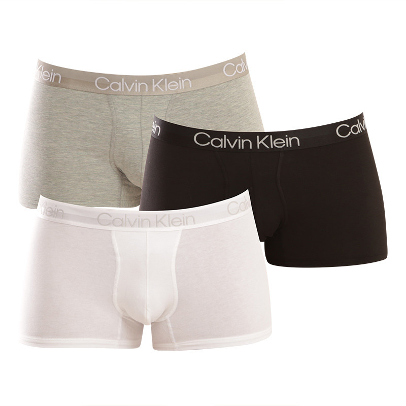 3PACK pánske boxerky Calvin Klein viacfarebné (NB2970A-UW5) L, trenky.
Boxerky Calvin Klein to je prvotriedna kvalita, za ktorou stojí svetová ikonická značka pánskej spodnej bielizne.
Boxerky Calvin Klein patrí medzi úplnej legendy medzi spodným prádlom.
Viac sa dozviete v klasických informáciách o produkte.