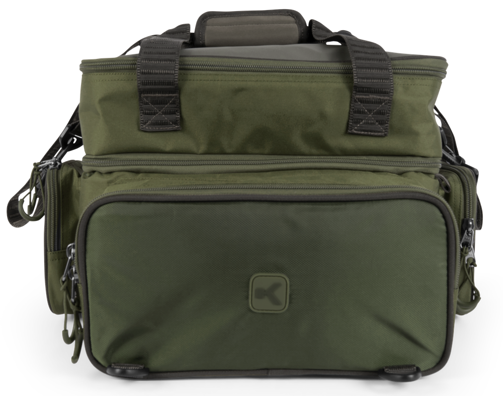 Korum taška progress tackle & bait bag 35 l.
 •Rozmery: 41 x 34 x 28 •Materiál: 600D Oxford Polyester, 300D Jacquard Ripstop, Heavy Duty PVC, Waterproof Neoprene