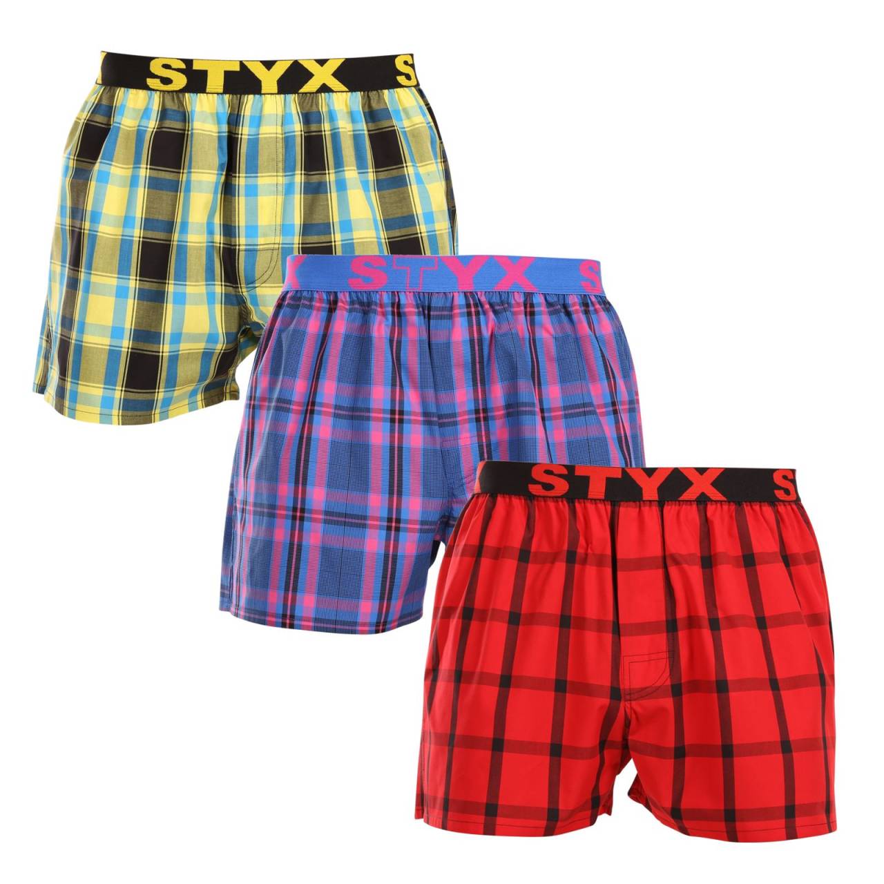 3PACK Herren Boxershorts Styx sportlicher Gummizug mehrfarbig (3B103133) XL.
Sie sind auf der Suche nach Shorts, die Stil, Komfort und erstklassige Qualität vereinen?
Hochwertige Baumwolle für perfekten Komfort
Die Shorts sind aus hochwertiger 100%iger Baumwolle gefertigt, die sich nicht nur weich anfühlt, sondern auch wunderbar atmungsaktiv ist.
Klassischer Schnitt und moderner Look
Dank der lockeren Passform werden Sie sich in diesen Shorts rundum wohlfühlen, denn sie bieten viel Raum für natürliche Bewegungen.
Warum Sie unbedingt Styx-Shorts ausprobieren sollten

100% Baumwolle für maximalen Komfort: Die Shorts bestehen aus hochwertiger Baumwolle, die weich, atmungsaktiv und hautfreundlich ist und den ganzen Tag über für Komfort sorgt.
Sportlich gewebter Gummi: Das feste, aber bequeme Styx-Logo-Gummiband hält die Shorts an Ort und Stelle, ohne unangenehm einzuschneiden oder sich zu lockern.
Tschechische Produktion und hochwertige Verarbeitung: Styx ist eine tschechische Traditionsmarke, die auf präzise Verarbeitung, Haltbarkeit und Langlebigkeit ihrer Produkte stolz ist.

Die tschechische Marke Styx bietet Spaß und Premiumqualität
Styx-Unterwäsche ist besonders bei denjenigen beliebt, denen Individualität wichtig ist.
Wie pflege ich die Styx-Shorts?
Damit Ihre Shorts lange in Form bleiben, empfehlen wir die folgenden Tipps.

Waschen: Wir empfehlen, das Kleidungsstück bei 30 °C zu waschen, damit die Baumwolle ihre Weichheit behält und die Farben kräftig bleiben.
Trockner: Das Trocknen im Wäschetrockner wird nicht empfohlen, um ein Schrumpfen des Materials zu vermeiden.
Bügeln: Baumwolle kann gebügelt werden, aber wir empfehlen eine niedrigere Temperatur, um den Stoff nicht zu beschädigen.

Tip: Werden Sie ein Experte für die Pflege von Unterwäsche mit den Ratschlägen in unserem Artikel und geben Sie Ihren Lieblingsstücken die Pflege, die sie verdienen.