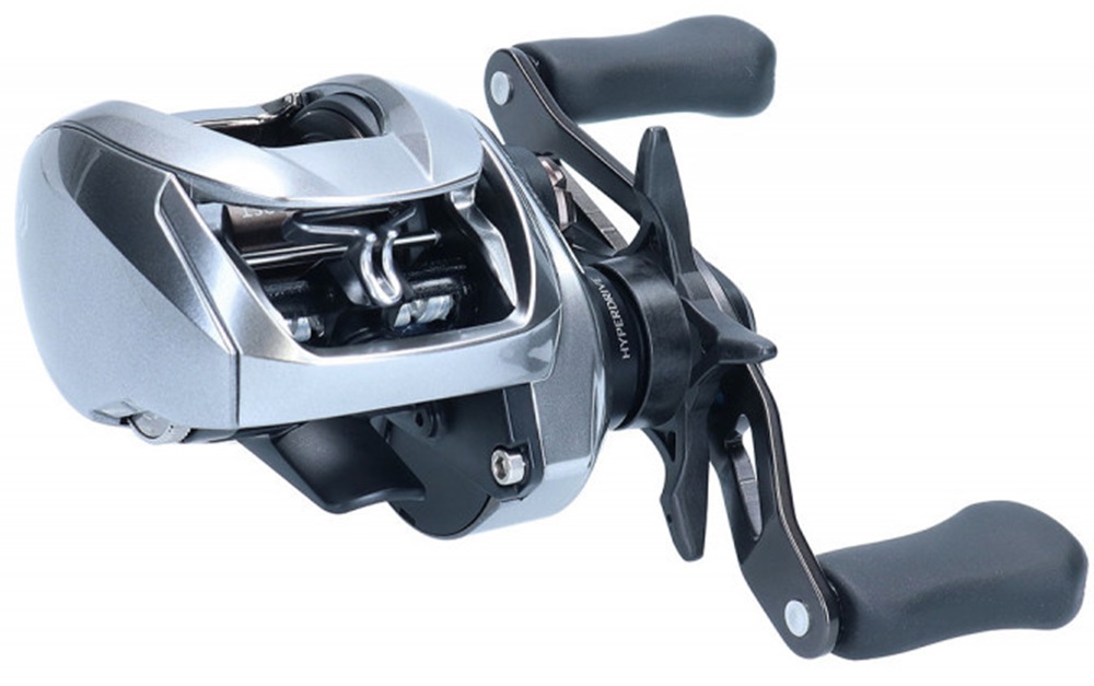 Daiwa multiplikátor 21 zillion sv tw 1000xhl.
 Kombináciou konceptu HYPER DRIVE DESIGN a nového konceptu brzdy SV BOOST ponúka DAIWA ľahký, ale dokonale odolný baitcasterový navijak, ktorý je navrhnutý tak, aby poskytoval optimálny výkon pri rybárčení so širokou škálou hmotností nástrah.
 Koncepcia Hyper Drive Design znamená kombináciu rôznych vlastností, ktoré optimalizujú životnosť a ovládanie navijaku.
 Vlastnosti: •Nastavenie mechanického odporu Zero Adjuster je prednastavené spôsobom, ktorý vedie k optimálnym vzdialenostiam odhodu (toto nastavenie sa neodporúča meniť) •Hriadeľ Zero Shaft je vyrobený z extrémne krátkej osi cievky, ktorá spôsobuje nízke trenie a okamžité uvoľnenie vlasca pri odhode •Ideálne pre menšie nástrahy •Systém TWS™ znižuje trenie vlasca počas nahodenia •Pre doladenie je magnetická brzda nastavená podľa použitej hmotnosti nástrahy.