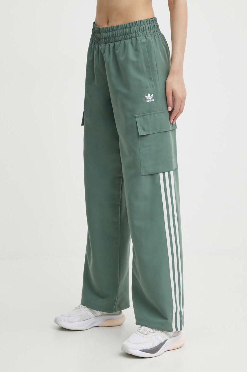 Tepláky adidas Originals zelená farba, s nášivkou, IZ0716.