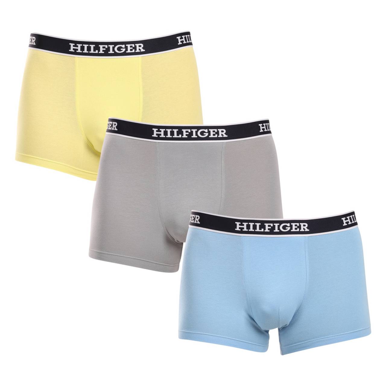 3PACK Herren Klassische Boxershorts Tommy Hilfiger mehrfarbig (UM0UM03185 0UM) L.
Gönnen Sie sich zeitlosen Stil und höchsten Komfort mit den Herren-Boxershorts von Tommy Hilfiger.
Hochwertiges Material für maximalen Komfort
Die Tommy Hilfiger Boxershorts sind aus weicher, sehr angenehm zu tragender Baumwolle mit einem Hauch von Elastan gefertigt, was ihnen Flexibilität und Haltbarkeit verleiht.
Ikonischer Stil und präziser Schnitt
Die Boxershorts haben längere Beine, die nicht hochgekrempelt werden und ausreichend Abdeckung und Komfort bieten.
Warum Sie Tommy Hilfiger Boxershorts nicht verpassen dürfen

Hochwertige Baumwolle mit Elastan: Weich, atmungsaktiv und bequem für ganztägigen Tragekomfort.
Längeres Bein und elastischer Bund: Stabilität, Stil und kein Scrollen.
Elegantes und zeitloses Design: Ideal für den Alltag und besondere Anlässe.

Tommy Hilfiger Unterwäsche ist eine Garantie für höchste Qualität
Die Marke Tommy Hilfiger wurde vor fast 40 Jahren zu einer Ikone amerikanischer Kleidung, und ihre farbenfrohe Palette aus Blau, Rot und Weiß ist auf den ersten Blick zu erkennen.
Pflegehinweise für Tommy Hilfiger Boxershorts

Waschen: Per bei 30 °C.
Trocknen: Boxer können bei niedriger Temperatur im Wäschetrockner getrocknet werden.
Bügeln: Falls erforderlich, können sie bei einer niedrigeren Temperatur gebügelt werden.

Tip: Das perfekte Stück Unterwäsche zu finden, kann manchmal eine Herausforderung sein.