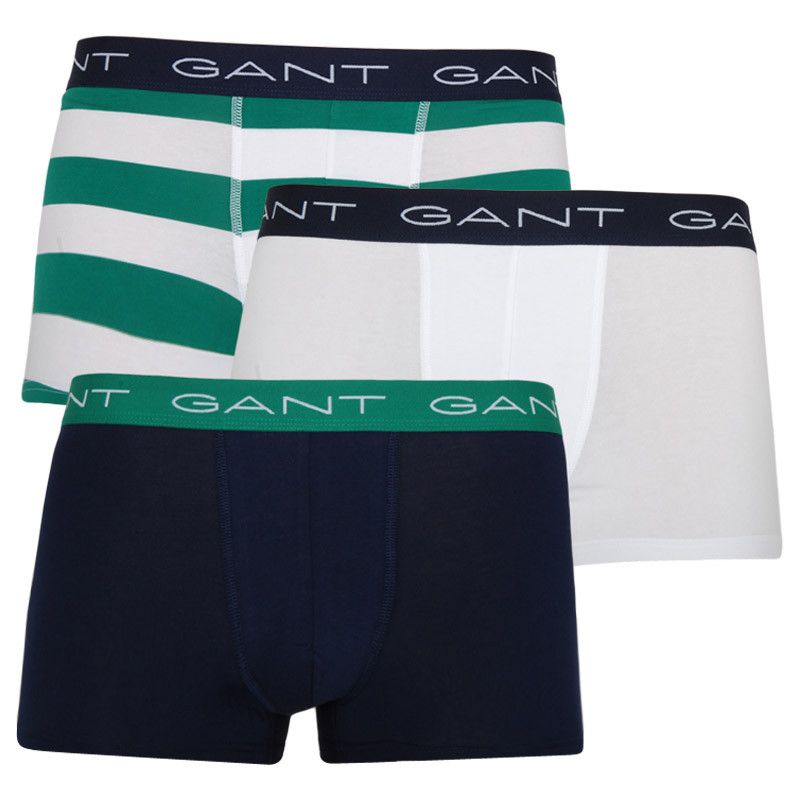 3PACK Herren Klassische Boxershorts Gant mehrfarbig (902113013-336) XL.
Setzen Sie auf Komfort und einen zeitlosen Look mit den Herren-Boxershorts von GANT in einer zeitlosen Farbkombination.
Hochwertiges Material für täglichen Komfort
Die Boxershorts sind aus einer hochwertigen Baumwoll-Elastan-Mischung gefertigt.
Modernes Design für die Arbeit und das Date am Abend
Das schlichte Design wird durch einen Bund mit dem GANT-Logo ergänzt, der weich ist und nicht drückt.
Warum Sie unbedingt GANT Boxershorts ausprobieren sollten

Hochwertiges Material und bequeme Passform: Weiche Baumwolle mit Elastan sorgt für Komfort und eine gute Passform.
Elegantes, minimalistisches Design: Das klassische Farbschema und der Logogummi wirken elegant und modern.
Vielseitig einsetzbar: Ideal für Alltag, Arbeit, Sport und Freizeit.

GANT Unterwäsche für stilvolle Männer
Seit 1949 ist die Marke GANT ein Synonym für präzise Verarbeitung und hochwertige Materialien.
Pflegehinweise für GANT Herren-Boxershorts
Damit Ihre Wäsche lange in gutem Zustand bleibt, empfehlen wir die folgenden Tipps.

Waschen: Der Stift hat eine Höchsttemperatur von 40 °C.
Trocknen: Sie können Ihre Boxershorts im Wäschetrockner trocknen - wir empfehlen, das Schonprogramm auf eine niedrigere Temperatur einzustellen.
Bügeln: Falls erforderlich, können Sie sie bei niedriger Temperatur bügeln, am besten von innen nach außen.

Tip: Es kann schwierig sein, die richtige Unterwäsche zu finden, die perfekt sitzt.
