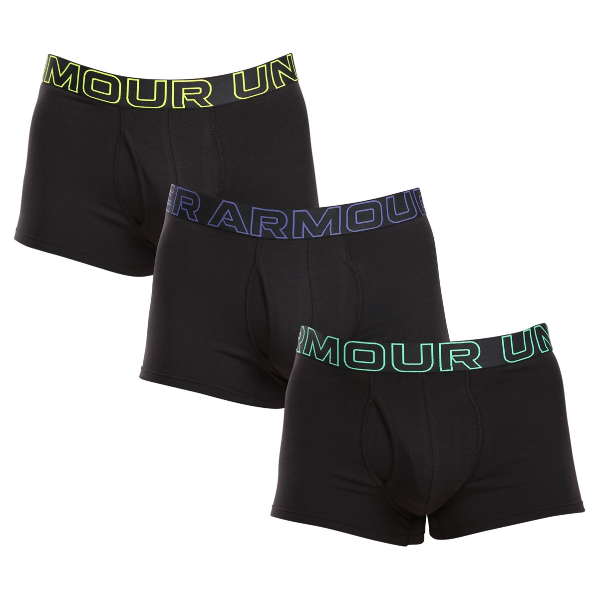 3PACK Boxers pour hommes Under Armour noir (1383891 002) M.
Lorsqu'il s'agit de sous-vêtements pour un mode de vie actif, vous ne devez pas faire de compromis.
Matériau agréable pour un mode de vie actif
Le boxer est fabriqué à partir d'un mélange de haute qualité de coton, de polyester et d'élasthanne.
Un design fonctionnel pour les hommes élégants
Le look simple mais distinctif avec une bande élastique tissée dominante avec un logo dans une couleur contrastante donne à ce boxer un caractère sportif et moderne.
Pourquoi vous devriez essayer les caleçons Under Armour

Mélange équilibré de matériaux: Matière respirante, à séchage rapide, élastique et confortable pour le corps.
Jambes plus longues et coupe sportive : Confort maximal sans frottement et avec une totale liberté de mouvement.
Design distinctif avec le logo Under Armour: Un style qui vous divertira tous les jours.

Sous-vêtements Under Armour pour vous soutenir dans toutes vos activités
Les sous-vêtements Under Armour sont conçus pour vous offrir les performances d'une vie - et ce, que vous partiez pour une ascension en montagne ou pour une réunion d'affaires exigeante.
Comment entretenir les caleçons Under Armour
Pour que votre boxer préféré reste longtemps en parfait état, nous vous recommandons de suivre les conseils suivants.

Blanchisserie : Laver les boxers à 30 °C, de préférence à l'envers.
Séchage : Nous déconseillons le séchage en tambour : les températures élevées pourraient endommager les fibres élastiques et raccourcir la durée de vie du produit.
Repassage : Ne repassez pas - les boxers n'en ont pas besoin et le repassage pourrait endommager la structure de la matière.

Conseil : Vos sous-vêtements préférés méritent un traitement en douceur.