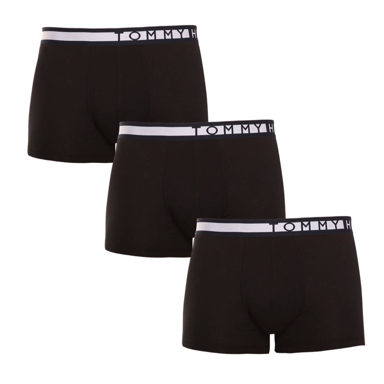 3PACK Boxers para hombre Tommy Hilfiger negro (UM0UM01234 0R9) M.
Estos calzoncillos bóxer para hombre de Tommy Hilfiger son la elección perfecta para los hombres que aprecian el estilo y la comodidad.
Material de calidad para el máximo confort
Los calzoncillos bóxer están confeccionados en algodón con un toque de elastano, que garantiza su transpirabilidad y flexibilidad.
Estilo clásico y comodidad con los calzoncillos bóxer de Tommy Hilfiger
Los calzoncillos bóxer para hombre de la marca premium Tommy Hilfiger tienen las perneras más cortas y un diseño elegante que se completa con una banda elástica tejida con el logotipo de Tommy Hilfiger.
Por qué deberías probar estos calzoncillos

Algodóntranspirable: Garantiza confort y frescor durante todo el día.


Flexibilidad gracias al elastano: Los calzoncillos bóxer se adaptan perfectamente a tu cuerpo.


Elegante goma tejida: El logotipo de Tommy Hilfiger da a los bóxers un aspecto elegante.

La ropa interior Tommy Hilfiger es garantía de la máxima calidad
La marca Tommy Hilfiger se convirtió en un icono del vestir americano hace casi 40 años, y su colorida paleta de azul, rojo y blanco es reconocible a simple vista.
Cómo cuidar los bóxers Tommy Hilfiger
Para mantener tus bóxers en perfecto estado el mayor tiempo posible, es importante que sigas estas pautas:

Lavandería: Lava los bóxers a 30 °C con detergentes suaves para conservar su suavidad.


Secado: Se puede secar con seguridad en secadora a baja temperatura.


Planchado: Los calzoncillos bóxer pueden plancharse a baja temperatura, pero normalmente no es necesario.

Consejo: Encontrar la prenda interior adecuada que se adapte perfectamente a ti puede ser todo un reto.