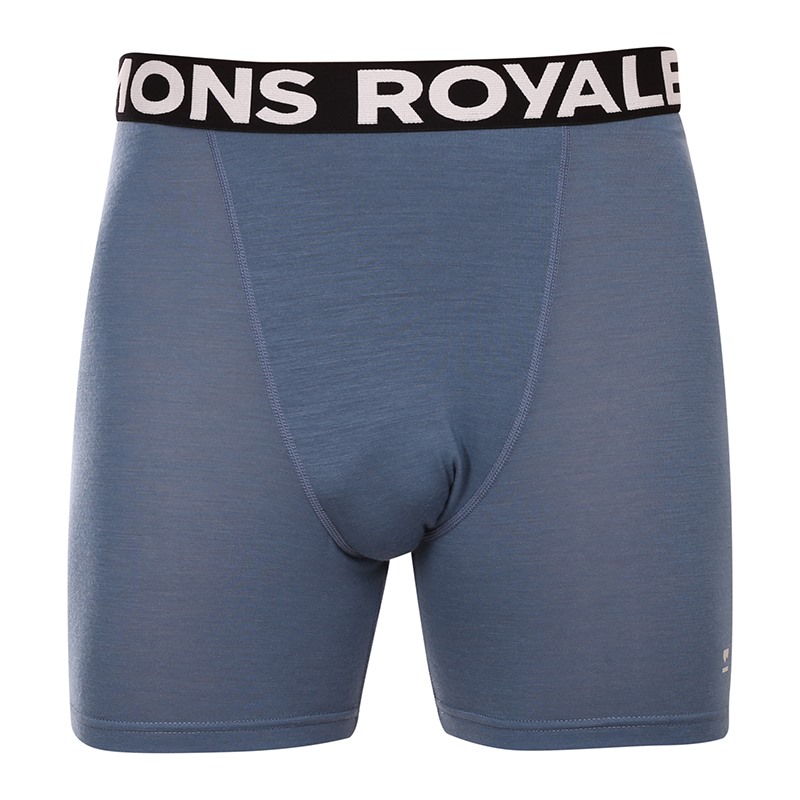 Boxers pour hommes Mons Royale merino bleu (100088-1169-376) M.
Misez sur des sous-vêtements qui vous suivront dans toutes les situations.
Matériau fonctionnel de première qualité pour toutes les situations
La laine mérinos est un miracle de la nature : elle est antibactérienne, thermorégulatrice et incroyablement confortable pour la peau.
Style minimaliste et coupe pratique
Le design monochrome est subtil, polyvalent et convient à toutes les occasions.
Pourquoi choisir les boxers Mons Royale

Capacités de thermorégulation - chaleur en hiver, fraîcheur en été.
Ils évacuent la transpiration et ne sentent pas, même après un port prolongé.
Matériau durable avec une longue durée de vie, hypoallergénique et doux même pour les peaux sensibles.
Un design élégant et une adaptation parfaite à un mode de vie actif.

Les sous-vêtements Mons Royale sont un excellent choix pour tous les jours.
Des sous-vêtements fonctionnels en laine mérinos - c'est Mons Royale.
Comment entretenir votre boxer Mons Royale
Pour que votre linge reste longtemps en bon état, nous vous recommandons les conseils suivants.

Blanchisserie : Laver à une température maximale de 40 °C.
Séchage : Ne le séchez pas dans le sèche-linge.
Repassage : Oui, mais à basse température.

Conseil : Vos sous-vêtements préférés méritent un traitement en douceur.