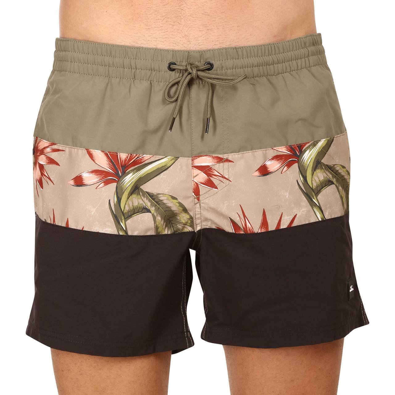 Pánske plavky O'neill viacfarebné (N2800006-26010) XL.
Užite si letnú sezónu naplno s pánskymi plavkami O'Neill, ktoré v sebe spájajú moderný vzhľad, pohodlie a šetrnosť k životnému prostrediu.
Vysokokvalitný materiál šetrný k životnému prostrediu
Plavky obsahujú vysoký podiel recyklovaných materiálov a funkčných vlákien, čo zaručuje odolnosť a rýchle schnutie, ale tiež pomáha znižovať ekologickú stopu.
Pohodlný strih a funkčné detaily
Šortky majú kratšie nohavice, ktoré poskytujú dostatočnú voľnosť pohybu a dokonale priliehajú k telu.
Prečo si plavky O'Neill zamilujete

Ekologický materiál: Vysoký podiel recyklovaných vlákien pomáha znižovať vplyv na životné prostredie.
Rýchloschnúci a odolný: Ľahký, vysokokvalitný materiál, ktorý odvádza vlhkosť a je odolný voči chlóru a slanej vode.
Pohodlný strih s nastaviteľným pásom: Elastický pás so sťahovacou šnúrkou zaručuje dokonalé prispôsobenie a maximálne pohodlie pri pohybe.

Značka O'Neill prinesie do vášho šatníka športový nádych
Značka O'Neill má svoje korene v surfovaní, čo dodáva výrobkom nielen moderný dizajnový šmrnc, ale predovšetkým precízny strih, ktorý zaručuje maximálne pohodlie a voľnosť pohybu.
Ako sa starať o plavky O'Neill?
Aby si plavky zachovali kvalitu a farbu čo najdlhšie, je dôležité ich správne udržiavať:

Pranie: Odporúčame prať na 30 ° C s jemným pracím prostriedkom, ktorý neobsahuje agresívne chemikálie.
Sušenie: Plavky neodporúčame sušiť v sušičke – najlepšie je nechať ich voľne uschnúť na vzduchu, aby si udržali svoju elasticitu a tvar.
Žehlenie: Plavky nie je nutné žehliť, materiál sa prirodzene vyrovná sám.

Tip: Výber plaviek, ktoré vám dobre padnú a zvýraznia váš štýl, môže byť beh na dlhé trate.