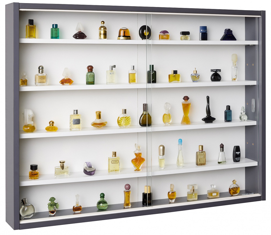 Nástenná vitrína miller - biela/šedá.

 

Rozmery nástennej vitríny Miller sú 80x60x9,5cm (š, v, h).

 

Všetky produkty z kolekcie Miller nájdete nižšie v súvisiacich produktoch.