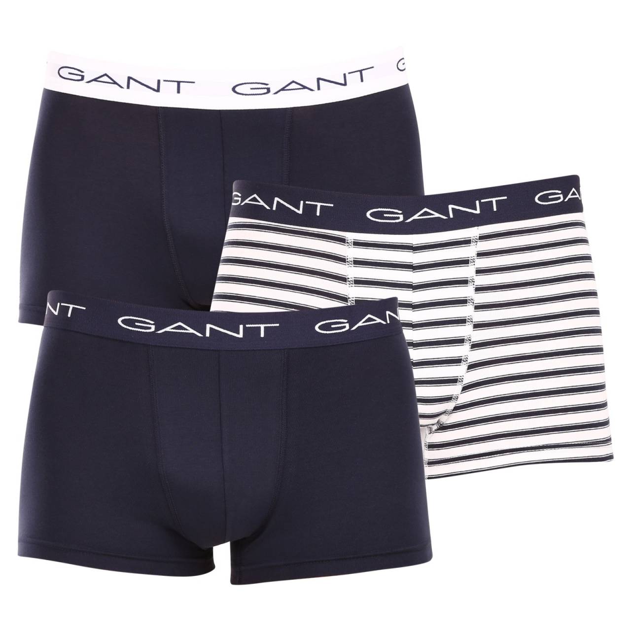 3PACK Herren Klassische Boxershorts Gant mehrfarbig (902323013-433) XL.
Setzen Sie auf Komfort und einen zeitlosen Look mit den Herren-Boxershorts von GANT in einer zeitlosen Farbkombination.
Hochwertiges Material für täglichen Komfort
Die Boxershorts sind aus einer hochwertigen Baumwoll-Elastan-Mischung gefertigt.
Modernes Design für die Arbeit und das Date am Abend
Das schlichte Design wird durch einen Bund mit dem GANT-Logo ergänzt, der weich ist und nicht drückt.
Warum Sie unbedingt GANT Boxershorts ausprobieren sollten

Hochwertiges Material und bequeme Passform: Weiche Baumwolle mit Elastan sorgt für Komfort und eine gute Passform.
Elegantes, minimalistisches Design: Das klassische Farbschema und der Logogummi wirken elegant und modern.
Vielseitig einsetzbar: Ideal für Alltag, Arbeit, Sport und Freizeit.

GANT Unterwäsche für stilvolle Männer
Seit 1949 ist die Marke GANT ein Synonym für präzise Verarbeitung und hochwertige Materialien.
Pflegehinweise für GANT Herren-Boxershorts
Damit Ihre Wäsche lange in gutem Zustand bleibt, empfehlen wir die folgenden Tipps.

Waschen: Der Stift hat eine Höchsttemperatur von 40 °C.
Trocknen: Sie können Ihre Boxershorts im Wäschetrockner trocknen - wir empfehlen, das Schonprogramm auf eine niedrigere Temperatur einzustellen.
Bügeln: Falls erforderlich, können Sie sie bei niedriger Temperatur bügeln, am besten von innen nach außen.

Tip: Es kann schwierig sein, die richtige Unterwäsche zu finden, die perfekt sitzt.