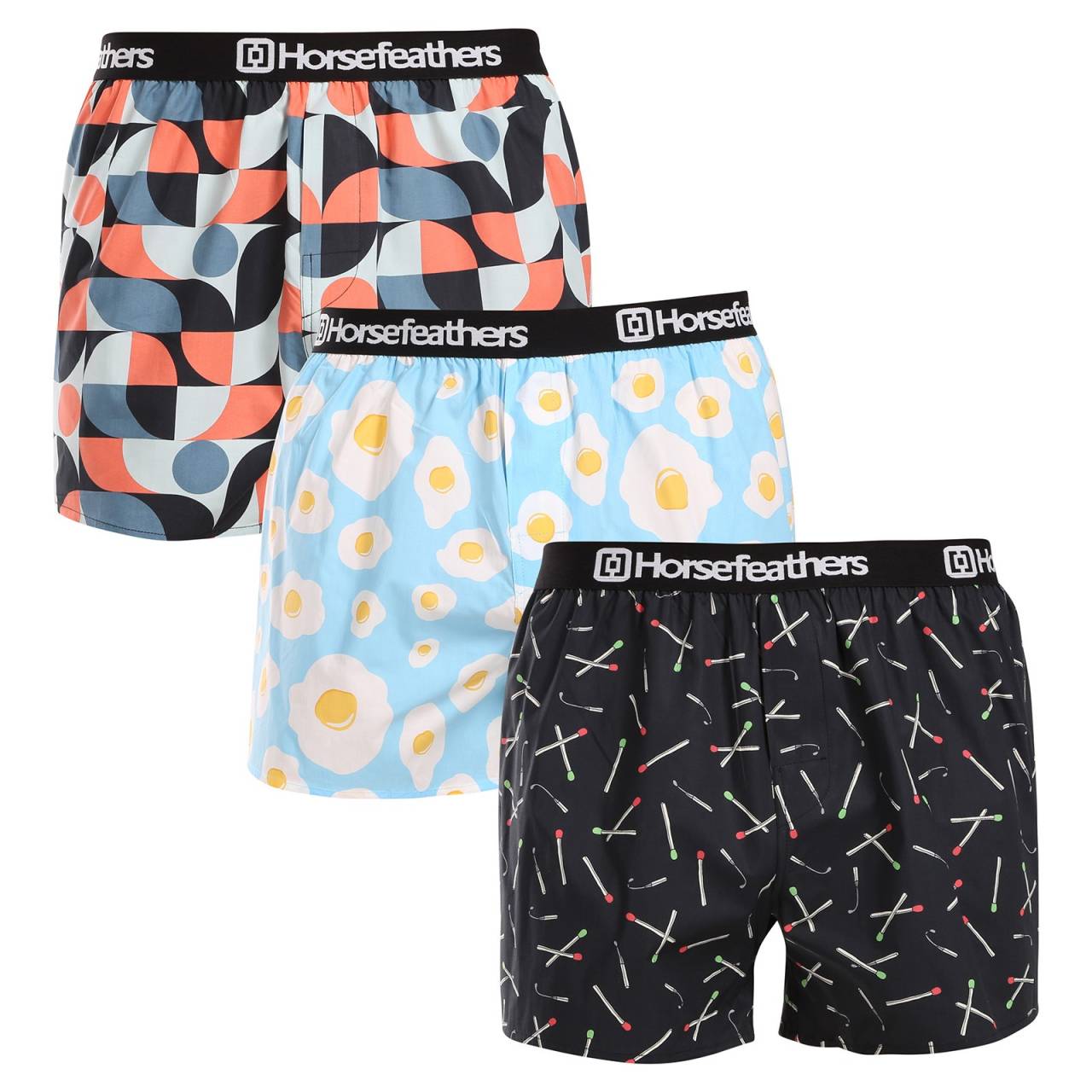 3PACK pánske trenky Horsefeathers Frazier Bundle 7 (AM096J) XXL, trenírky.
Ukážte svoj štýl a zmysel pre humor s pánskymi šortkami Horsefeathers.
Kvalitný materiál pre dokonalé pohodlie
Šortky Horsefeathers sú vyrobené zo 100 % bavlny, čo znamená, že vám ponúknu príjemný pocit na pokožke.
Originálny dizajn a pohodlné nosenie
Každý pár šortiek je vybavený jedinečnou potlačou, ktorá dodá vášmu šatníku štýl a moderný nádych.
Prečo si tieto šortky zamilujete?

Originálne potlače, ktoré dodajú zábavu každému dňu.


Pohodlný materiál a voľný strih pre celodenné pohodlie.


Kvalitné spracovanie od značky Horsefeathers, ktorá je synonymom štýlu a spoľahlivosti.

Pánske šortky Horsefeathers majú štýl
Slovo „horsefeathers“ znamená v angličtine „úplný nezmysel“, ale spodná bielizeň od rovnomennej značky vás presvedčí, že pri jej kúpe žiadny nezmysel nehrozí.
Ako sa starať o svoje nové šortky
Aby ste sa uistili, že vaše šortky zostanú čo najdlhšie v skvelej forme, dodržiavajte tieto pokyny:

Pranie: Perte pri maximálnej teplote 30°C s jemnými pracími prostriedkami.


Sušenie: Sušenie v bubnovej sušičke neodporúčame, aby sa materiál nezrazil alebo nepoškodil potlač.


Žehlenie: Šortky môžete žehliť pri nízkej teplote.

Tip: Staňte sa expertom na údržbu spodnej bielizne vďaka radám v našom článku a doprajte svojim obľúbeným kúskom starostlivosť, akú si zaslúžia.