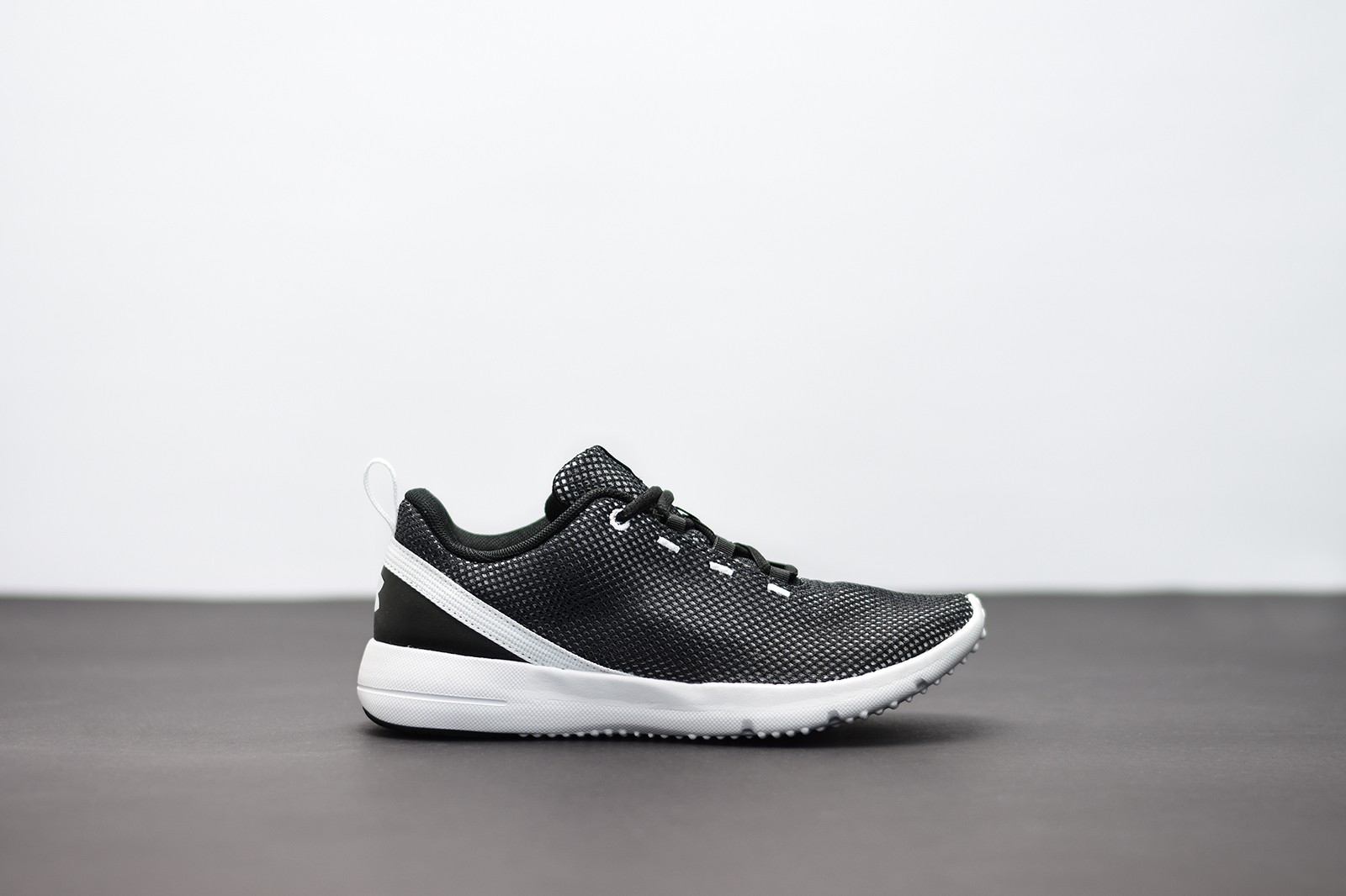 Under Armour UA W Squad 2 40,5 BLACK / WHITE / WHITE.