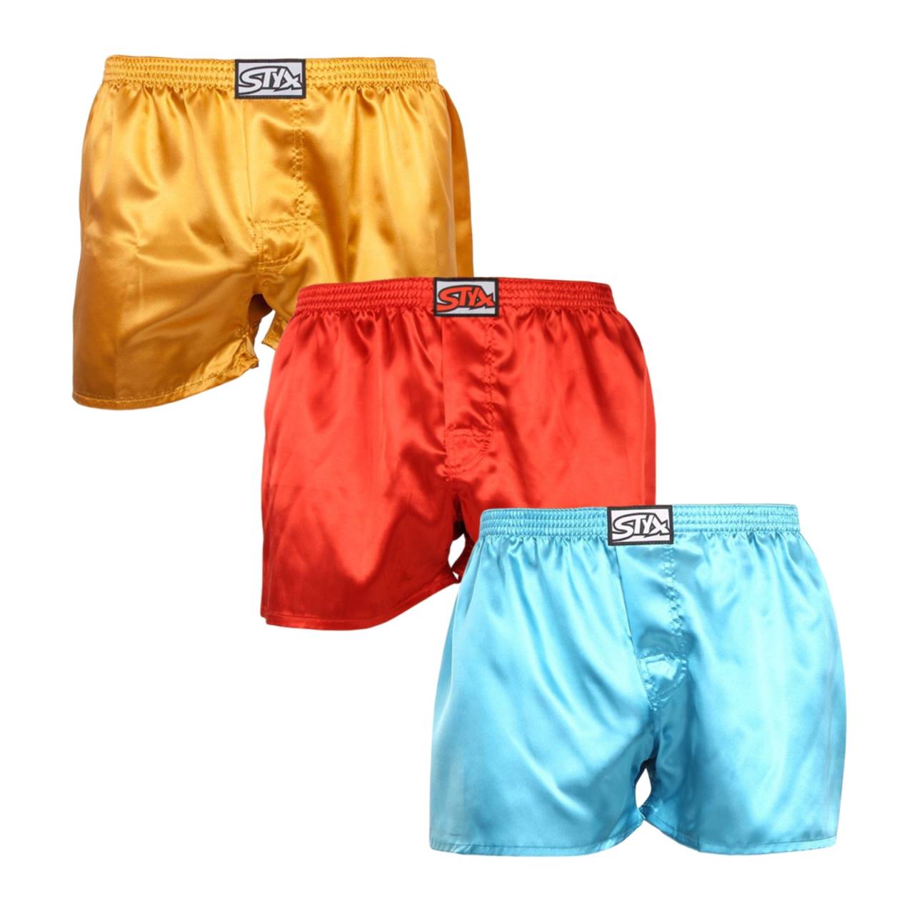 3PACK moške široke boksariceStyx klasična guma satin večbarvna (3C06357) XXL.
Izkusite popolno udobje z moškimi satenastimi kratkimi hlačami Styx.
Vrhunski material in izdelava
Kratke hlače so izdelane iz poliestrskega satena, ki prinaša več ključnih prednosti.
Sodobna zasnova za elegantne moške
Barva z rahlim leskom daje kratkim hlačam brezčasen in eleganten videz.
Zakaj v svoji garderobi ne smete pogrešati Styxovih satenastih kratkih hlač

Elegantna zasnova: Satenski vzorci prinašajo edinstven slog.
Največje udobje: Zaradi lahkega materiala in ohlapnega kroja vam bo udobno ves dan.
Podpora češki proizvodnji: Kupujete izdelek z znakom kakovosti iz Češke republike.

Spodnje perilo Styx je eno izmed najbolj priljubljenih
Češka blagovna znamka Styx je med kupci znana predvsem po kratkih hlačah z novimi vzorci v živahnih barvah.
Kako skrbim za svoje satenaste hlače Styx?
Če želite, da vam bo v vaših najljubših kratkih hlačah čim dlje udobno, vam priporočamo, da upoštevate naslednje nasvete.

Pralnica: Priporočamo pranje pri 30 °C.
Sušenje: Uporaba sušilnika ni priporočljiva.
Likanje: Po potrebi lahko kratke hlače zlikate pri nižji temperaturi.

Nasvet: Iskanje pravega spodnjega perila, ki se vam popolnoma prilega, je lahko izziv.