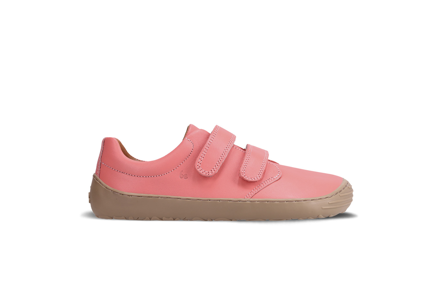 Barefoot scarpe bambini Be Lenka Bounce - Coral Pink.
  le scarpe barefoot riproducono perfettamente la sensazione di camminare a piedi nudi come vorrebbe la natura  suola ricucita per una maggiore durata  scarpe universali adatte anche alle occasioni speciali  suola KidsUltraGrip, per i modelli da bambino, con ottima aderenza e un design allegro  calzata pratica grazie al velcro  scarpe leggere in pelle nappa di qualità  logo di stile stampato “Be” sulla linguetta e sul velcro  soletta rimovibile che drena benissimo l’umidità
I vantaggi della scarpa Barefoot:
  Suola ultra flessibile  Zero drop: il tallone e la punta sono alla stessa altezza per una corretta postura  Punta maggiorata per dita più rilassate  Scarpa leggera
Tipo: calzatura da città