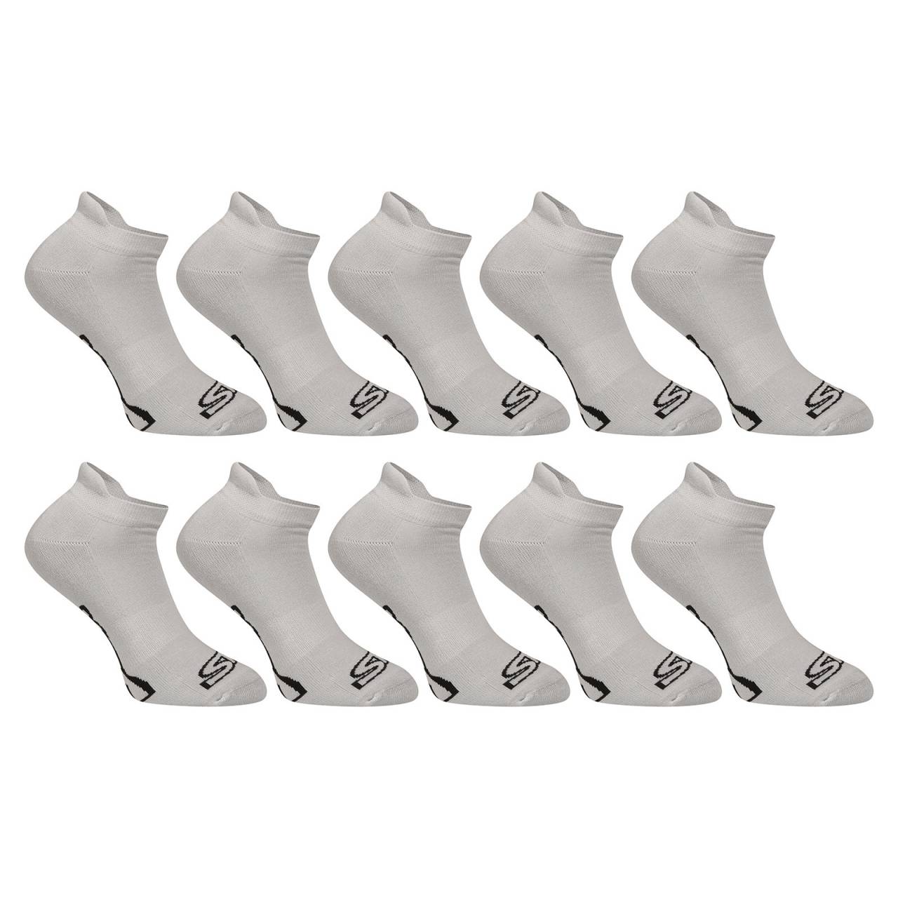 10PACK ponožky Styx nízke sivé (10HN1062) L.
Doprajte si prvotriedne pohodlie s nízkymi ponožkami Styx.
Kvalitný materiál pre celodenné pohodlie
Ponožky Styx sú vyrobené zo zmesi bavlny a umelých vlákien.
Nízky strih a minimalistický dizajn
Tieto ponožky majú nízky strih, ktorý je ideálny na nosenie s teniskami alebo inou nízkou obuvou.
Prečo si zaobstarať ponožky Styx

Vyrobené v Českej republike: Záruka vysokej kvality a odolnosti.


Kombinácia pohodlných materiálov: Bavlna pre mäkkosť, elastan pre pružnosť a syntetické materiály pre odolnosť.


Nízky strih: Ideálne na každodenné nosenie a športové aktivity s nízkou obuvou.


Pohodlné balenie: Niekoľko párov v jednom balení na každý deň.

Spodná bielizeň Styx je jednou z najobľúbenejších
Česká značka Styx je medzi zákazníkmi známa najmä vďaka svojej spodnej bielizni s výraznými vzormi, ktoré majú dokonale mladistvý vzhľad.
Ako sa starať o ponožky Styx
Aby ste si udržali ponožky v skvelom stave, je dôležité dodržiavať tieto pokyny:

Pranie: Perte pri 40 °C s jemným pracím prostriedkom.


Sušička: Ponožky by sa nemali sušiť v sušičke.


Žehlenie: Ponožky nie je potrebné žehliť, vďaka elastickým vláknam si zachovajú svoj tvar bez potreby žehlenia.

Tip: Staňte sa expertom na údržbu spodnej bielizne vďaka tipom v našom článku a doprajte svojim obľúbeným kúskom starostlivosť, akú si zaslúžia.