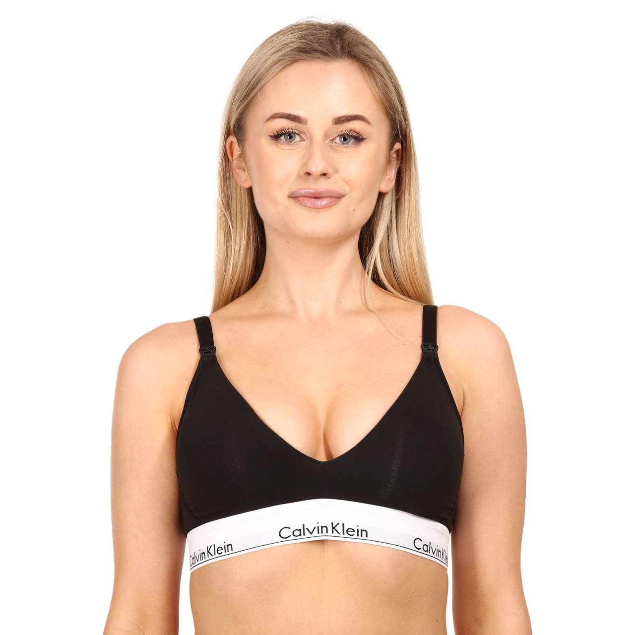 Calvin Klein Ženski nedrček za nego črne barve (QF6218E-001) S.
Odkrijte udobje in popolno funkcionalnost z elegantnim, minimalističnim modrčkom za dojenje Calvin Klein.
Udoben in kakovosten material za vsakodnevno nošenje
Modrček je izdelan iz kakovostne mešanice bombaža in elastana, ki je mehka, zračna in prijazna do kože.
Funkcionalna in elegantna oblika za udobno dojenje
Calvin Kleinov modrček za dojenje ima gladko površino, ki zagotavlja sodoben in eleganten videz brez nepotrebnih šivov, zato se ne dviguje po nepotrebnem pod oblačili.
Zakaj preizkusiti modrček za dojenje Calvin Klein

Funkcionalno in udobno: Zaradi odstranljivih ojačitev in odsotnosti podložke je modrček udoben in ga je mogoče zlahka prilagoditi vašim potrebam.
Eleganten videz: Elegantna oblika v črni barvi je vsestranska in sodobna.
Kakovostni material: Kombinacija bombaža in elastana zagotavlja udobje in prijaznost do kože.

Spodnje perilo Calvin Klein obožujejo ljudje po vsem svetu
Moško spodnje perilo Calvin Klein je ena od stalnic modne industrije.
Kako pravilno skrbeti za modrček?

Pralnica: Priporočamo, da nedrček operete pri najvišji temperaturi 30 °C s standardnim programom ali ročno.
Sušenje: Nedrčka ne sušite v sušilniku.
Likanje: Po potrebi lahko nedrček likate pri temperaturi največ 110 °C, vendar priporočamo, da likate le na hrbtni strani.

Nasvet: Iskanje pravega spodnjega perila, ki se vam popolnoma prilega, je lahko izziv.