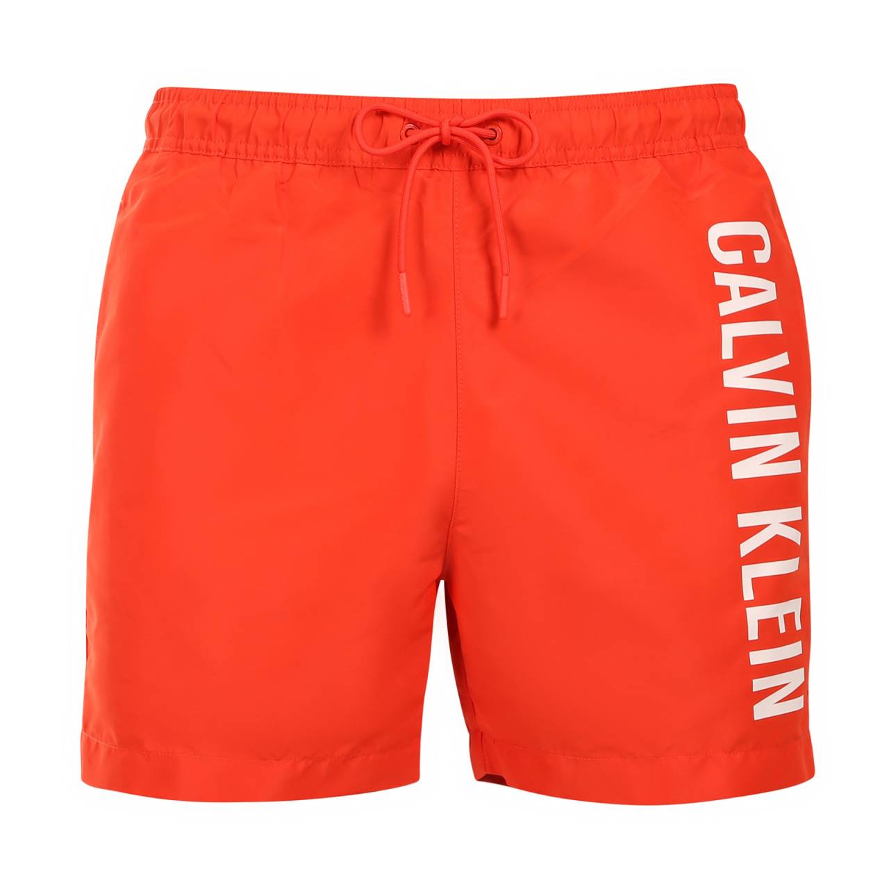Bademode für Männer Calvin Klein rot (KM0KM01092-XM8) 6XL.
Möchten Sie stilvoll aussehen und gleichzeitig maximalen Komfort genießen?
Leichtes und funktionelles Material sorgt für Komfort
Der Badeanzug ist aus leichtem Polyester gefertigt, das schnell trocknet und sehr strapazierfähig ist.
Bequeme Passform für jede Gelegenheit
Der Calvin Klein-Badeanzug hat kürzere Beine, so dass er Sie nicht einengt und Ihre Beine zeigt.
Warum Calvin Klein Bademode in Ihrem Kleiderschrank nicht fehlen darf

Erstklassiges Design: Ein luxuriöser Look mit dem kultigen Calvin Klein-Logo.
Schnell trocknendes Material.
Perfekter Schnitt: Die kurzen Beine und der elastische Bund mit Kordelzug passen sich Ihrem Körper an und sorgen für maximale Bewegungsfreiheit.

Calvin Klein Unterwäsche wird von Menschen auf der ganzen Welt geliebt
Calvin Klein Herrenunterwäsche gehört zu den Aushängeschildern der Modeindustrie.
Wie pflegt man Bademode?
Damit Ihre Bademode so lange wie neu hält, ist es wichtig, sie richtig zu pflegen:

Waschen: Empfohlen für 30°C mit mildem Reinigungsmittel.
Trocknen: Nicht für den Wäschetrockner geeignet - am besten an der Luft trocknen lassen.
Bügeln: Nicht bügeln, das Material glättet sich von selbst.

Tip: Die Wahl eines Badeanzugs, der Ihnen perfekt passt und Ihren Stil unterstreicht, kann ein langer Weg sein.