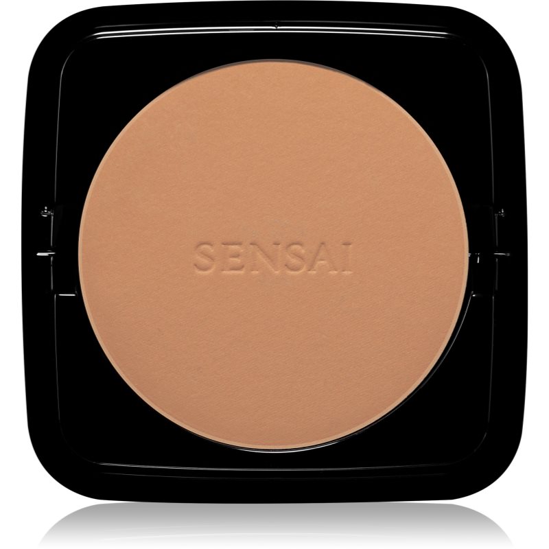 Sensai Total Finish púdrový make-up náhradná náplň odtieň TF205 Topaz Beige 11 g.
   Zakryje nedokonalosti, zjednotí tón pleti, vytvorí zamatový finiš a ochráni tvár pred slnečnými lúčmi.
   Ide o náhradnú náplň, ktorú ľahko vložíte do kazety.
   Vlastnosti: 
   
    náhradná náplň do kazety na púdrový make-up 
    kryje drobné nedokonalosti a zjednocuje tón pleti 
    zmatňuje pleť a zabraňuje nežiaducemu lesku 
    vytvára matný finiš a zanecháva pleť hebkú 
    poskytuje pleti ochranu pred slnkom 
    na tvári vyzerá prirodzene 
    dlhá výdrž 
   
   Zloženie: 
   
    SPF 10 – chráni pleť pred škodlivým slnečným žiarením 
   
   Ako aplikovať: Pomocou labutienky alebo štetca naneste púdrový make-up na tvár.