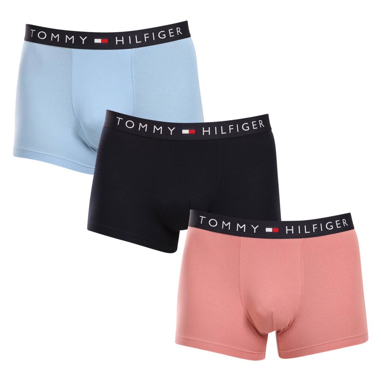 3PACK pánske boxerky Tommy Hilfiger viacfarebné (UM0UM03180 0XO) XXL, trenky.
Doprajte si nadčasový štýl a špičkový komfort s pánskymi boxerkami od značky Tommy Hilfiger.
Prémiový materiál pre maximálne pohodlie
Boxerky Tommy Hilfiger sú vyrobené z jemnej, na dotyk veľmi príjemnej bavlny s prímesou elastanu, ktorý im dodáva pružnosť a dlhú životnosť.
Ikonyický štýl a precízny strih
Boxerky majú dlhšie nohavičky, ktoré sa nevyhrávajú a poskytujú dostatočné zakrytie a komfort.
Prečo by vám boxerky Tommy Hilfiger nemali chýbať

Prémiová bavlna s elastanom: Mäkká, priedušná a pohodlná na celodenné nosenie.
Dlhšie nohavičky a vyšívaný guma: Stabilita, štýl a žiadne rolovanie.
Elegantný a nadčasový dizajn: Skvelé na každodenné aj špeciálne príležitosti.

Spodná bielizeň Tommy Hilfiger je zárukou najvyššej kvality
Značka Tommy Hilfiger sa stala ikonou amerického obliekania pred takmer 40 rokmi a jej farebnosť v odtieňoch modrej, červenej a bielej je rozpoznateľná na prvý pohľad.
Ako sa starať o boxerky Tommy Hilfiger

Pranie: Per na 30 °C.
Sušenie: Boxerky možno sušiť v sušičke pri nízkej teplote.
Žehlenie: V prípade potreby je možné ich žehliť na nižšiu teplotu.

Tip: Nájdenie ideálneho kúsku spodnej bielizne môže byť niekedy náročné.