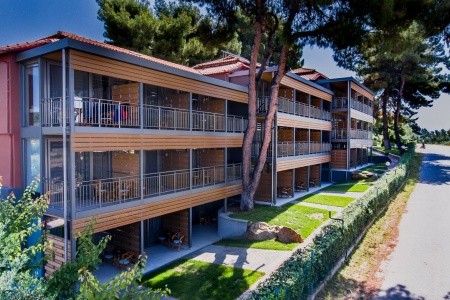 Grécko Chalkidiki Blue Dolphin 8 dňový pobyt Polpenzia Letecky Letisko: Praha September 2025 (26/09/25- 3/10/25)