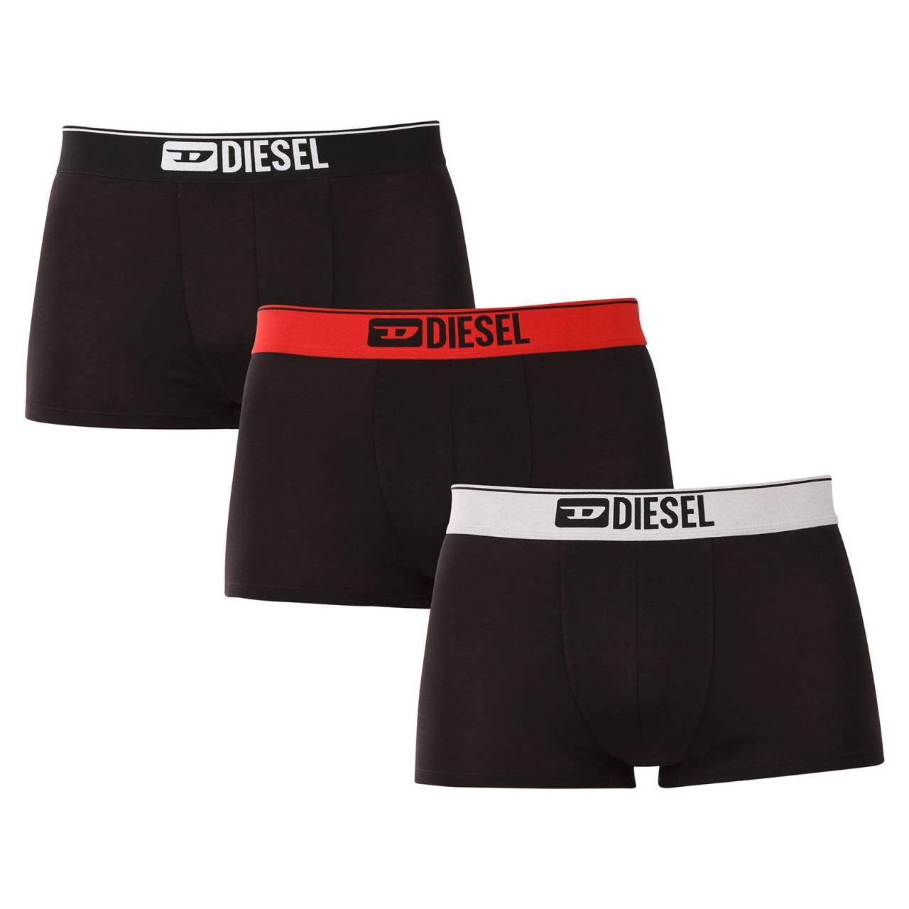 3PACK muške bokserice Diesel crno (00ST3V-0GDAC-E7193) M.
Kladite se na provjerenu kombinaciju stila, udobnosti i kvalitete s ovim muškim boksericama marke Diesel.
Vrhunski materijal za maksimalnu udobnost
Bokserice su izrađene od udobne mješavine pamuka i elastana.
Moderan dizajn i promišljen kroj
Jednobojni dizajn s kontrastnom gumom izgleda moderno i bezvremenski.
Zašto biste svakako trebali isprobati Diesel bokserice

Premium materijal: Kombinacija pamuka i elastana jamči mekoću, prozračnost i idealnu elastičnost za maksimalnu udobnost tijekom cijelog dana.
Moderan dizajn: Prepoznatljiva tkana elastika s Diesel logotipom daje boksericama moderan izgled i bezvremenski stil.
Univerzalna upotreba: Idealno za svakodnevno nošenje, posao, sport i slobodno vrijeme - savršen izbor za svaku priliku.

Diesel donje rublje za one koji žele najbolje za sebe
Kultni brend odjeće i donjeg rublja Diesel inspirirat će vas svojim jednostavnim stilom s originalnim elementima.
Kako se brinuti za Diesel bokserice
Kako bi vam omiljeno donje rublje dulje trajalo, preporučujemo da slijedite ove savjete.

Pranje: Bokserice perite na maksimalnoj temperaturi od 30°C.
Sušenje: Bokserice možete sušiti u sušilici na niskoj temperaturi.
Peglanje: Da, ove bokserice se mogu peglati.

Savjet: Pronaći pravi komad donjeg rublja koji vam savršeno pristaje ponekad je izazovno.