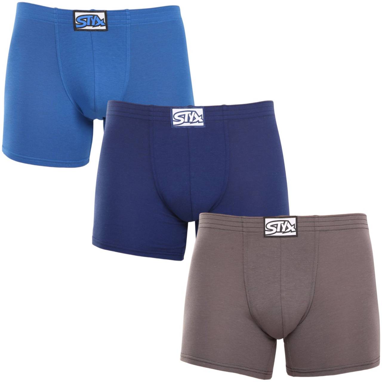 3PACK pánske boxerky Styx long klasická guma viacfarebné (3F96837) XL, trenky.
Hľadáte dokonalú kombináciu pohodlia, štýlu a kvality?
Prvotriedny materiál pre dokonalé pohodlie
Tieto boxerky sú vyrobené z jedinečnej zmesi bavlny, modalu a elastanu.
Perfektne padnúce a pohodlné klasické elastické
Pánske boxerky Styx majú dlhšie nohavičky, ktoré zabraňujú nepríjemnému zrolovaniu a zaisťujú maximálne pohodlie pri akomkoľvek pohybe.
Prečo si boxerky Styx zamilujete

Prvotriedna kombinácia bavlny a modalu: Mäkká, priedušná a príjemná na telo.
Dlhšia nohavička: Zabraňuje žmolkovaniu a zaisťuje väčšie pohodlie.
Klasický elastický pás: Netlačí, ale pevne drží na svojom mieste.
Vhodné na bežné nosenie a šport: Skvelá voľba pre aktívnych mužov.
Vyrobené v ČR: Česká kvalita a precízne spracovanie.

Spodná bielizeň Styx patrí medzi najobľúbenejšie.
Česká značka Styx je medzi zákazníkmi známa najmä vďaka spodnej bielizni s neotrelými vzormi vo výrazných farbách.
Ako sa starať o boxerky Styx?
Aby vaše obľúbené boxerky vydržali dlho v dobrom stave, odporúčame dodržiavať tieto tipy:

Pranie: Odporúčame prať na 30 ° C, aby si materiál zachoval svoju jemnosť a elasticitu.
Sušenie: Nevhodné do sušičky, aby sa predišlo strate pružnosti a poškodeniu vlákien.
Žehlenie: Pokiaľ je potrebné, je možné žehliť na nízku teplotu, ale odporúčame žehliť naruby.

Tip: Nájsť ten správny kus spodnej bielizne, ktorý vám dokonale padne, môže byť náročné.