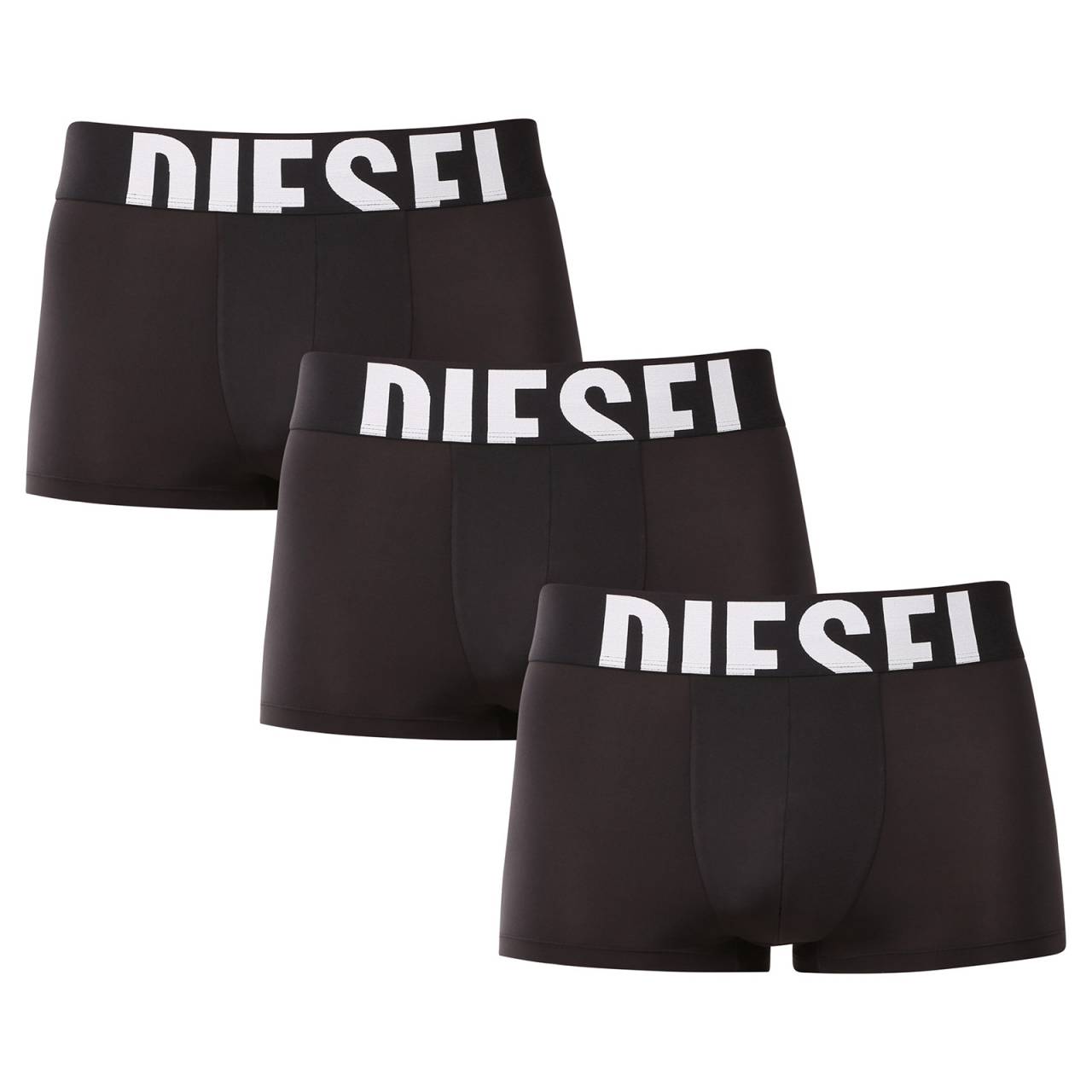3PACK Herren Klassische Boxershorts Diesel schwarz (A17743-0DCBL-E4101) XL.
Genießen Sie maximalen Komfort und selbstbewussten Stil mit diesen Herren-Boxershorts von Diesel.
Angenehmes Material für ganztägigen Komfort
Die Diesel Boxershorts bestehen aus einer Mischung aus Baumwolle und Elastan, die für ein angenehmes Tragegefühl, hervorragende Atmungsaktivität und optimale Elastizität sorgt.
Elegantes Aussehen und zeitloses Design
Der gut sitzende Gummizug hält die Boxershorts genau dort, wo sie sein sollen, sie sitzen nicht hoch und schneiden nirgends ein.
Warum Sie Diesel Boxershorts ausprobieren sollten

Luxuriöser Komfort dank der längeren Beine: Sie sind ideal für das ganztägige Tragen und bieten mehr Halt und weniger Reibung.
Hochwertiges Material: Es bietet Weichheit, Atmungsaktivität und Flexibilität, die sich ohne Einschränkung an Ihren Körper anpasst.
Zeitloses Design mit ikonischem Logo: Der markante, gewebte Gummizug verleiht dem Boxerslip Stil und sorgt dafür, dass er perfekt an seinem Platz bleibt.

Diesel-Unterwäsche für alle, die das Beste für sich wollen
Die ikonische Bekleidungs- und Unterwäschemarke Diesel wird Sie mit ihrem schlichten Stil mit originellen Elementen begeistern.
Pflege von Diesel Boxershorts
Damit Ihre Lieblingsunterwäsche lange hält, empfehlen wir Ihnen, diese Tipps zu befolgen.

Waschen: Wir empfehlen das Waschen bei 30 °C.
Trocknen: Diese Boxershorts sind nicht für den Wäschetrockner geeignet.
Bügeln: Boxershorts können auf einer niedrigen Stufe gebügelt werden, die für Baumwolle geeignet ist.

Tip: Es kann schwierig sein, die richtige Unterwäsche zu finden, die perfekt sitzt.