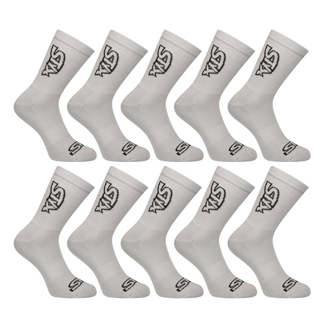 10PACK calzini Styx high grey (10HV1062) L.
Le calze alte Styx sono la combinazione perfetta di comfort, funzionalità e stile.
Materiali di qualità per un comfort perfetto
I calzini Styx sono realizzati con un'ottima miscela di cotone e fibre sintetiche.
Design elegante e funzionale
I calzini alti con il caratteristico logo Styx aggiungono un tocco moderno al vostro abbigliamento.
Perché provare le calze Styx

Produzione ceca: La qualità della lavorazione e dei materiali garantisce una lunga durata.
Comfort e funzionalità: Calze traspiranti, flessibili e perfettamente aderenti.
Stile universale: Il taglio alto è adatto allo sport e al lavoro.

L'intimo Styx è uno dei prodotti più popolari.
Il marchio ceco Styx è conosciuto dai clienti soprattutto per i suoi pantaloncini con fantasie originali e colori vivaci.
Come prendersi cura dei calzini Styx

Lavanderia: Lavare le calze a una temperatura massima di 40 °C.
Asciugatura: Si sconsiglia l'uso dell'asciugatrice per evitare che le calze si arriccino o perdano elasticità.
Stiratura: Non stirare le calze: il materiale non è adatto alla stiratura.

Suggerimento: Diventate esperti di manutenzione della lingerie con i consigli del nostro articolo e date ai vostri capi preferiti la cura che meritano.