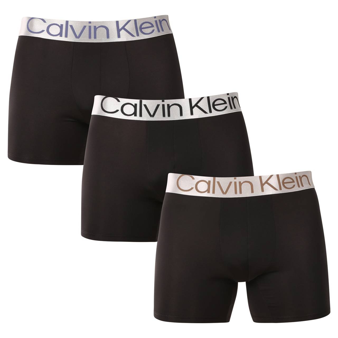 3PACK Moške boksarice Calvin Klein črne (NB3075A-QTG) L.
Želite bokserice, ki vam nudijo popolno udobje, sodoben dizajn in vrhunsko kakovost?
Vrhunski material za celodnevno udobje
Te boksarice so izdelane iz kombinacije poliestra in elastana, kar zagotavlja popolno kombinacijo mehkobe, raztegljivosti in trpežnosti.
Sodobna zasnova in popolno prileganje
Minimalistični videz z elastičnim pasom dopolnjuje logotip Calvin Klein, ki boksaricam daje razkošen in prefinjen slog.
Zakaj vam bodo všeč bokserice Calvin Klein?

Lahkoten in zračen material: Idealno za vsakodnevno nošenje in zahtevne športne dejavnosti.
Daljše hlačke: Zagotavljajo boljšo pokritost in podporo, se ne zvijajo in ne stiskajo.
Hitro sušenje in trpežnost: Kot nalašč za aktiven življenjski slog.
Brezčasno oblikovanje: Minimalistična zasnova in razkošen videz Calvina Kleina.

Spodnje perilo Calvin Klein obožujejo ljudje po vsem svetu
Moško spodnje perilo Calvin Klein je ena od stalnic modne industrije.
Kako skrbeti za bokserje?
Če želite zagotoviti, da bodo vaše boksarice čim dlje ohranile popolno obliko in kakovost, upoštevajte naslednje smernice:

Pralnica: Priporočamo pranje pri 30 °C z blagim detergentom.
Likanje: Ni priporočljivo, da ne poškodujete materiala.
Sušilni stroj: Sušenje v sušilnem stroju ni priporočljivo, raje se posušite na zraku.

Nasvet: Iskanje pravega spodnjega perila, ki se vam popolnoma prilega, je lahko izziv.