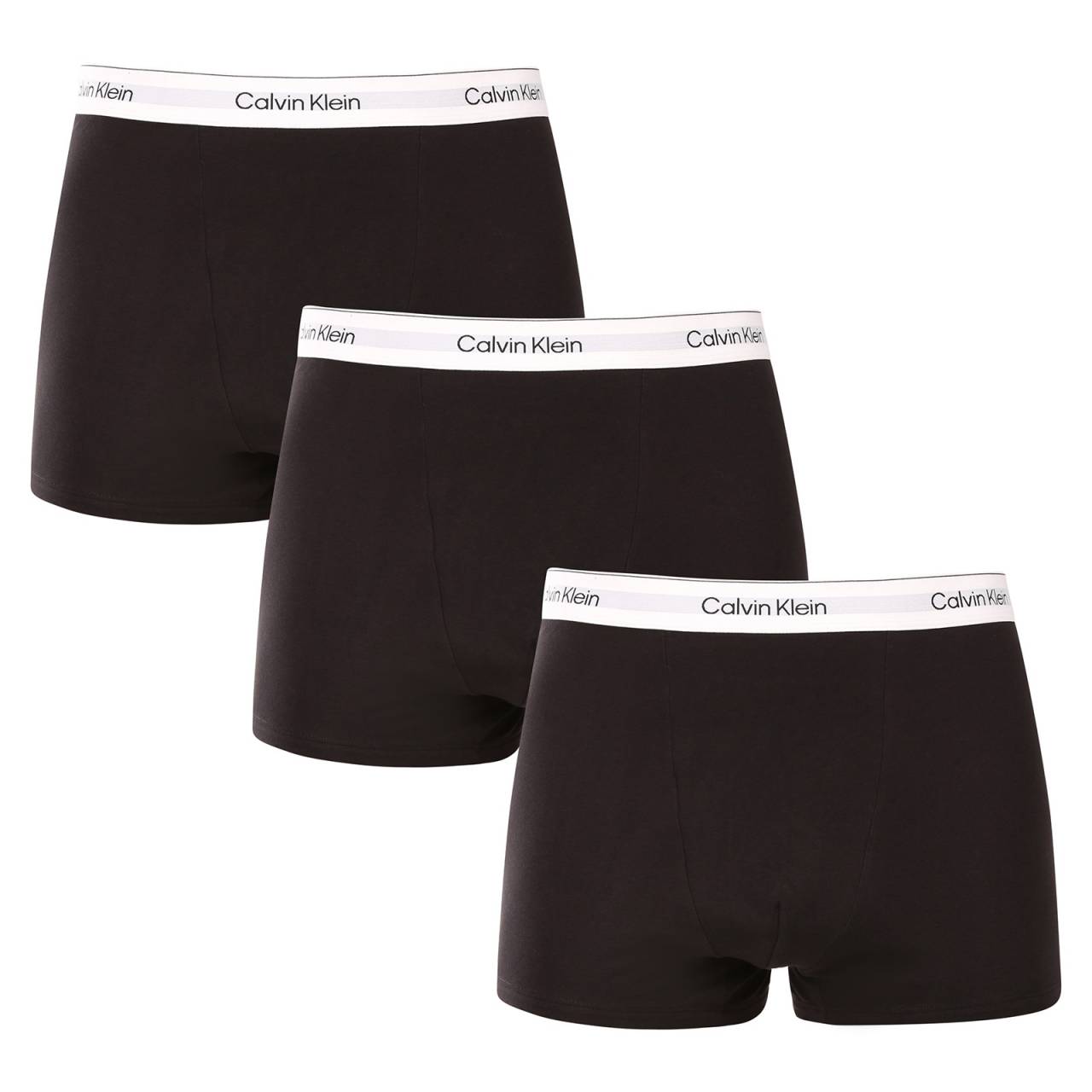 3PACK herenboxershort Calvin Klein zwart (NB4286-UB1) XL.
Deze set van drie zwarte Calvin Klein herenboxershorts is de perfecte keuze voor dagelijks gebruik, vooral voor modebewuste mannen.
Kwaliteitsmateriaal voor maximaal comfort
Calvin Klein boxershorts zijn gemaakt van een mix van katoen en elastaan, wat zorgt voor comfort, ademend vermogen en flexibiliteit.
Tijdloos elegant ontwerp met langere poten
Deze stijlvolle boxerslip heeft langere pijpen die zorgen voor een betere bedekking en meer comfort tijdens het dragen.
Redenen waarom je van Calvin Klein boxers zult houden

Ademend katoen: Een materiaal dat je maximaal comfort en frisheid geeft.


Flexibiliteit dankzij elastaan: Het past zich aan je figuur aan en zorgt voor bewegingsvrijheid.


Modeontwerp: Het geeft de boxers een strakke look en zorgt ervoor dat ze perfect op hun plaats blijven zitten.

Hoe verzorg je je nieuwe boxers
Om ervoor te zorgen dat deze boxers zo lang mogelijk meegaan, is het belangrijk om deze richtlijnen te volgen:

Wasgoed: Wassen op 30°C met milde wasmiddelen om de kwaliteit van het katoen en elastaan te behouden.


Drogen: Kan in de droogtrommel op lagere temperaturen.


Strijken: Strijken is niet nodig, de boxers houden hun vorm zelfs zonder te strijken.

Tip: Het juiste ondergoed vinden dat perfect bij je past, kan een uitdaging zijn.