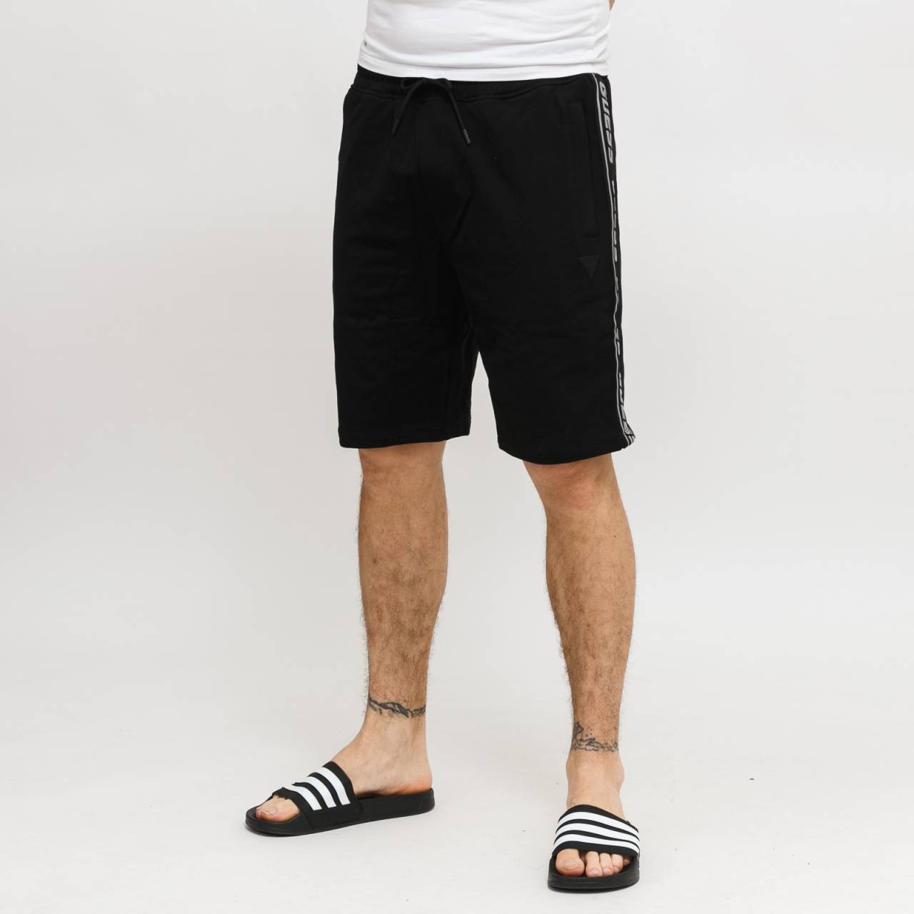 Guess arlo short m.