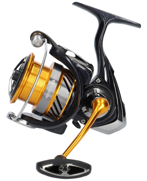 Daiwa navijak 23 revros lt 4000-c.
 •AIRDRIVE design •Telo navijaku DS4 •4 guličkové ložiská •DS4 AIRDRIVE ROTOR •TOUGH DIGIGEAR® •Brzdný systém ATD™ Type-L •Krížové navíjanie vlasca Cross Wrap® •Kovaná hliníková cievka na ďaleké hody ABS® •AIRDRIVE BAIL • Roľnička Twist Buster® III •Strojovo obrábaná hliníková skrutkovacia kľučka 
 Brzdná sila: 10 kg Návin na 1 otočenie kľučky: 82 cm