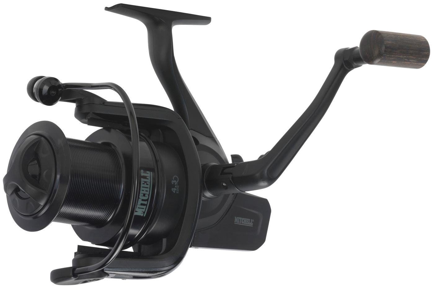 Mitchell navijak avocast 7000 black edition.
 Vďaka pomalej oscilácii a vysokej cievke, dosiahnete naozaj dlhých hodov.
   
   
 - multi disková brzda so systémom rýchleho nastavenia 
 - aluminiová plochá kľučka z jedného kusu so systémom ultra rýchleho zloženia 
 - drevená rúčka kľučky 
 - pomalá oscilácia pre perfektné uloženie vlasca 
   
 Typ brzdy: predné 
 Počet ložísk: 4 + 1 
 Maximálne nastavenie brzdy: 7,7kg 
 Prevod: 4,3: 1 
   
   
 Typ Kapacita Návin Váha Avocast 7000 BE 415mm / 0,35 83cm 665g Avocast 8000 BE 375m / 0,40 93cm 780g