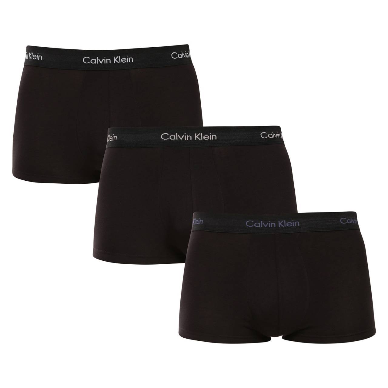 3PACK Moške boksarice Calvin Klein črne (U2664G-VXT) XL.
Ta komplet moških boksaric Calvin Klein ne prinaša le popolnega udobja, temveč tudi brezčasen in sodoben slog.
Kakovosten material za vsakodnevno nošenje
Calvin Kleinove boksarice so izdelane iz vrhunskega bombaža s pridihom elastana, ki zagotavlja mehkobo, zračnost in prožnost.
Krajše spodnjice za največjo svobodo gibanja
Calvin Kleinove bokserke imajo krajše noge, zato so idealna izbira za tiste, ki imajo raje svobodnejše gibanje in minimalne omejitve.
Prednosti, ki jih boste cenili vsak dan

Dihajoč bombaž: Ohranja svežino ves dan.


Prožnost zaradi elastana: Boksarice se popolnoma prilagodijo vašemu telesu in ne omejujejo gibanja.


Elegantna tkana guma: Logotip Calvin Klein daje bokserkam brezčasen videz.

Spodnje perilo Calvin Klein vam omogoča edinstven slog
Moško spodnje perilo Calvin Klein je ena od stalnic modne industrije.
Kako skrbeti za boksarice Calvin Klein
Če želite zagotoviti, da boksarice dolgo ohranijo svojo kakovost in udobje, priporočamo, da upoštevate naslednje smernice:

Pralnica: Bokserice perite pri 30 °C, da ohranite mehkobo materiala.


Sušenje: Lahko se varno posuši v sušilnem stroju pri nizkih temperaturah.


Likanje: Bokserjev ni treba likati.

Nasvet: Iskanje pravega spodnjega perila, ki se vam popolnoma prilega, je lahko izziv.