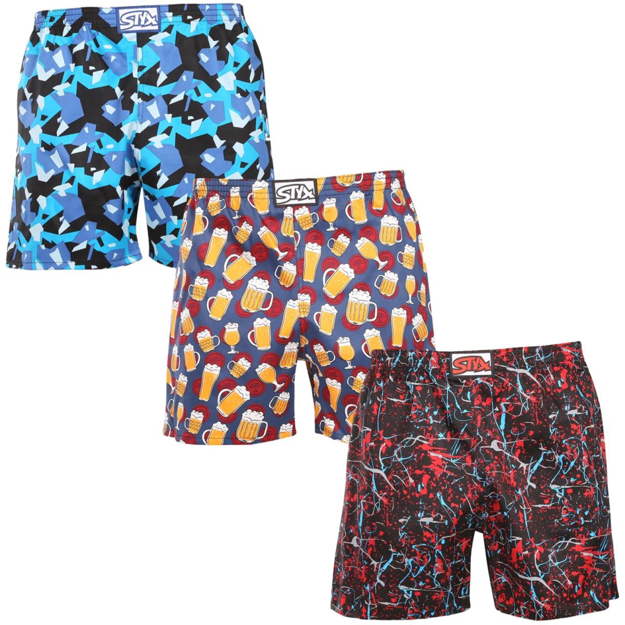 3PACK pánske trenky na spanie Styx viacfarebné (3DTP18458) XXL, trenírky.
Doprajte si pocit skutočného pohodlia s pánskymi trenkami na spaní od značky Styx – českého výrobcu, ktorý dbá na kvalitu a pohodlie už viac ako 30 rokov.
Ľahkosť a elegancia v každom dotyku
Boxerky Styx sú vyrobené z prvotriedneho bavlneného saténu, ktorý je na dotyk neuveriteľne jemný a pritom pevný.
Klasický dizajn a pohodlný strih
Jednoduchý, nadčasový strih boxeriek dopĺňajú originálne a farebné motívy, ktoré vám zaručene zdvihnú náladu.
Prečo si ich zamilujete?

Prémiový materiál: Bavlnený satén je jemný a priedušný.
Maximálne pohodlie: Klasický strih s pohodlným pásom pre maximálne pohodlie.
Vyrobené kompletne v Českej republike: S dôrazom na kvalitu a poctivé remeslo.

Spodná bielizeň Styx patrí medzi najobľúbenejšie
Česká značka Styx je medzi zákazníkmi známy predovšetkým pre svoje boxerky s originálnymi vzormi v výrazných farbách.
Ako sa starať o boxerky Styx
Aby vám vaše obľúbené spodné prádlo vydržalo čo najdlhšie, odporúčame dodržiavať nasledujúce pokyny na údržbu.

Pranie: Boxerky odporúčame prať na 30 °C.
Sušenie: Tieto boxerky nepatria do sušičky – vysoké teploty môžu poškodiť jemné vlákna saténu.
Žehlenie: Áno, boxerky je možné žehliť.

Tip: Staň sa odborníkom na údržbu spodnej bielizne vďaka radám v našom článku a dopraj svojim obľúbeným kúskom starostlivosť, ktorú si zaslúžia.