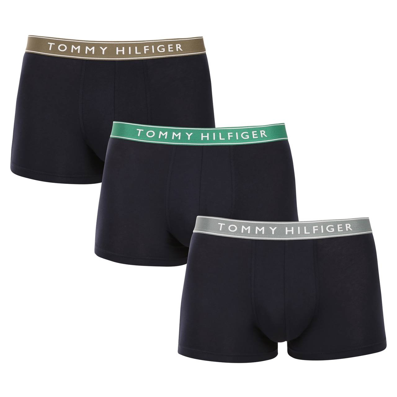 3PACK pánske boxerky Tommy Hilfiger čierne (UM0UM03457 0WK) XXL, trenky.
Doprajte si nadčasový štýl a špičkový komfort s pánskymi boxerkami od značky Tommy Hilfiger.
Prémiový materiál pre maximálne pohodlie
Boxerky Tommy Hilfiger sú vyrobené z jemnej, na dotyk veľmi príjemnej bavlny s prímesou elastanu, ktorý im dodáva pružnosť a dlhú životnosť.
Ikonyický štýl a precízny strih
Boxerky majú dlhšie nohavičky, ktoré sa nevyhrávajú a poskytujú dostatočné zakrytie a komfort.
Prečo by vám boxerky Tommy Hilfiger nemali chýbať

Prémiová bavlna s elastanom: Mäkká, priedušná a pohodlná na celodenné nosenie.
Dlhšie nohavičky a vyšívaný guma: Stabilita, štýl a žiadne rolovanie.
Elegantný a nadčasový dizajn: Skvelé na každodenné aj špeciálne príležitosti.

Spodná bielizeň Tommy Hilfiger je zárukou najvyššej kvality
Značka Tommy Hilfiger sa stala ikonou amerického obliekania pred takmer 40 rokmi a jej farebnosť v odtieňoch modrej, červenej a bielej je rozpoznateľná na prvý pohľad.
Ako sa starať o boxerky Tommy Hilfiger

Pranie: Per na 30 °C.
Sušenie: Boxerky možno sušiť v sušičke pri nízkej teplote.
Žehlenie: V prípade potreby je možné ich žehliť na nižšiu teplotu.

Tip: Nájdenie ideálneho kúsku spodnej bielizne môže byť niekedy náročné.