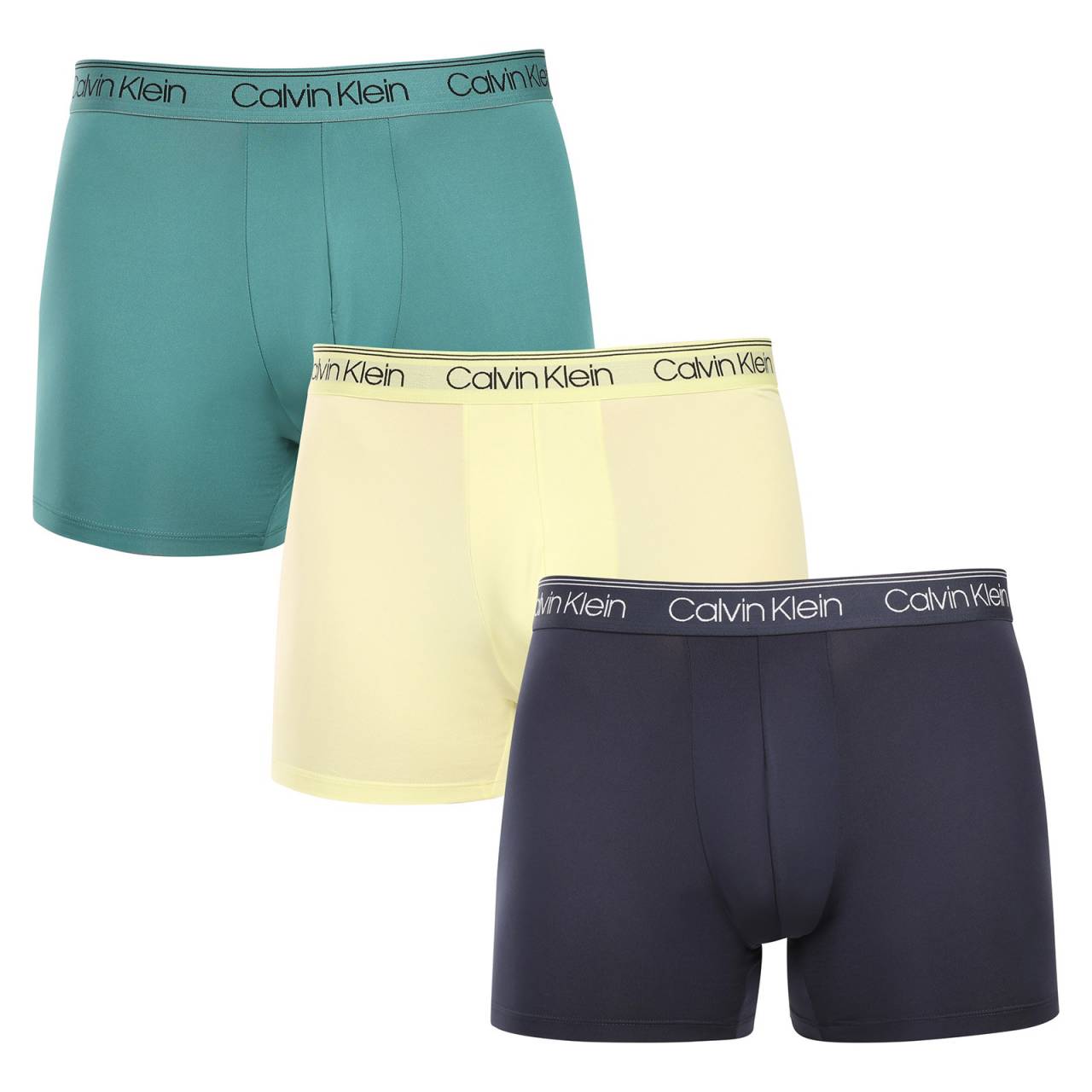 3PACK Herren Klassische Boxershorts Calvin Klein mehrfarbig (NB2570A-VSX) S.
Sie wollen Boxershorts, die Ihnen perfekten Komfort, modernes Design und höchste Qualität bieten?
Hochwertiges Material für ganztägigen Komfort
Diese Boxershorts bestehen aus einer Kombination aus Polyester und Elastan und bieten die perfekte Kombination aus Weichheit, Dehnbarkeit und Haltbarkeit.
Modernes Design und perfekte Passform
Der minimalistische Look mit einem Bund mit Gummizug wird durch das Calvin Klein-Logo ergänzt und verleiht den Boxershorts einen luxuriösen und raffinierten Stil.
Warum werden Sie Calvin Klein Boxershorts lieben?

Leichtes und atmungsaktives Material: Ideal für das tägliche Tragen und anspruchsvolle sportliche Aktivitäten.
Längere Höschen: Sie bieten eine bessere Abdeckung und Unterstützung, verknäueln nicht und drücken nicht.
Schnell trocknend und langlebig: Perfekt für einen aktiven Lebensstil.
Zeitloses Design: Das minimalistische Design und der luxuriöse Look von Calvin Klein.

Calvin Klein Unterwäsche wird von Menschen auf der ganzen Welt geliebt
Calvin Klein Herrenunterwäsche gehört zu den Aushängeschildern der Modeindustrie.
Wie pflegt man Boxershorts?
Damit Ihre Boxershorts so lange wie möglich ihre perfekte Form und Qualität behalten, sollten Sie die folgenden Hinweise beachten:

Waschen: Wir empfehlen das Waschen bei 30 °C mit Feinwaschmittel.
Bügeln: Es wird nicht empfohlen, um eine Beschädigung des Materials zu vermeiden.
Trockner: Das Trocknen im Trockner wird nicht empfohlen, sondern das Trocknen an der Luft.

Tip: Es kann schwierig sein, die richtige Unterwäsche zu finden, die perfekt sitzt.