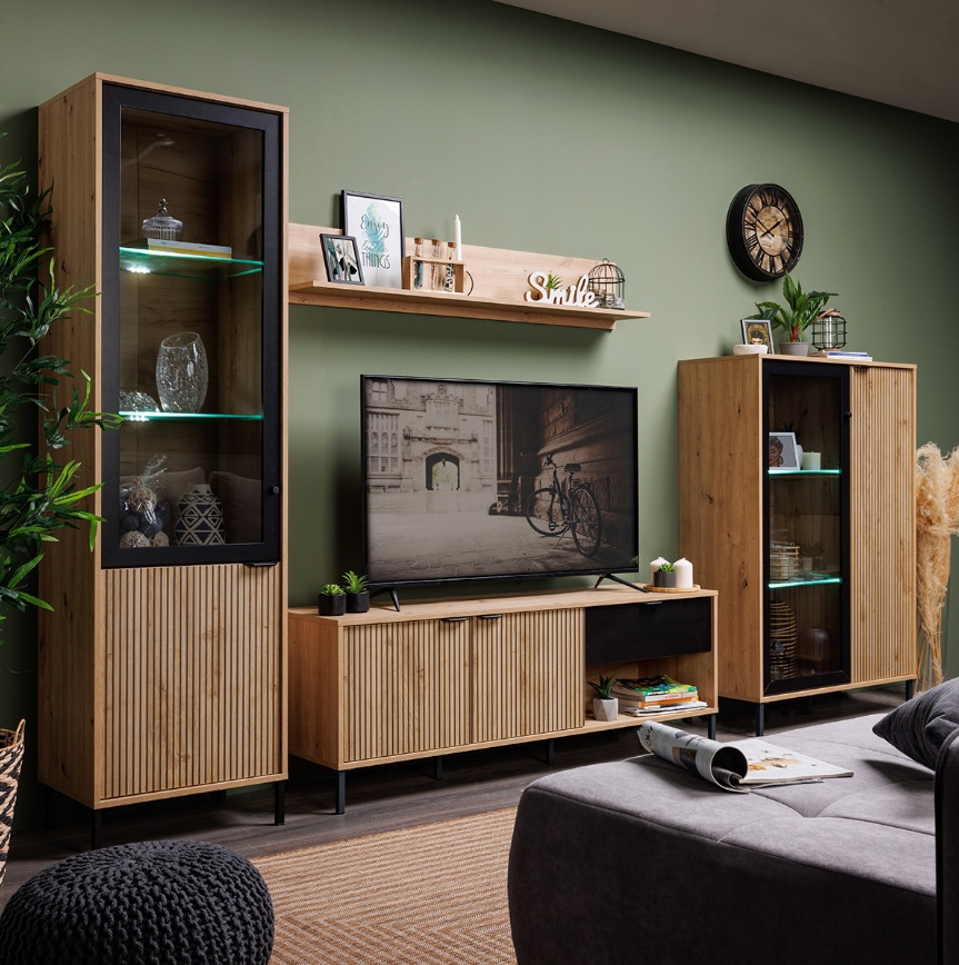 Obývacia stena s osvetlením nautille - dub/čierna.

 

    •   Vysoká vitrína s LED osvetlením: Presklené horné dvierka vytvárajú dokonalé okno do vášho sveta dekorácií a umeleckých kúskov.

   •   Nízka vitrína s LED osvetlením: Dvojdverový dizajn ponúka variabilitu, ktorú každý domov potrebuje.

   •   Nástenná polica: V jednoduchosti je krása.

   •   TV stolík 150: S dvoma uzatvárateľnými policami, jednou otvorenou a jednou zásuvkou ponúka tento stolík všetko, čo moderný domov potrebuje.

 

 

Rozmery produktov obývacej steny sú:


• Vysoká vitrína s osvetlením: 54,5x195x40cm (š, v, h).
• Nízka vitrína s osvetlením: 93x137,5x40cm (š, v, h).
• Nástenná polica: 137,5x24x19,5cm (š, v, h).
• TV stolík 150: 150,5x54,5x40cm (š, v, h).